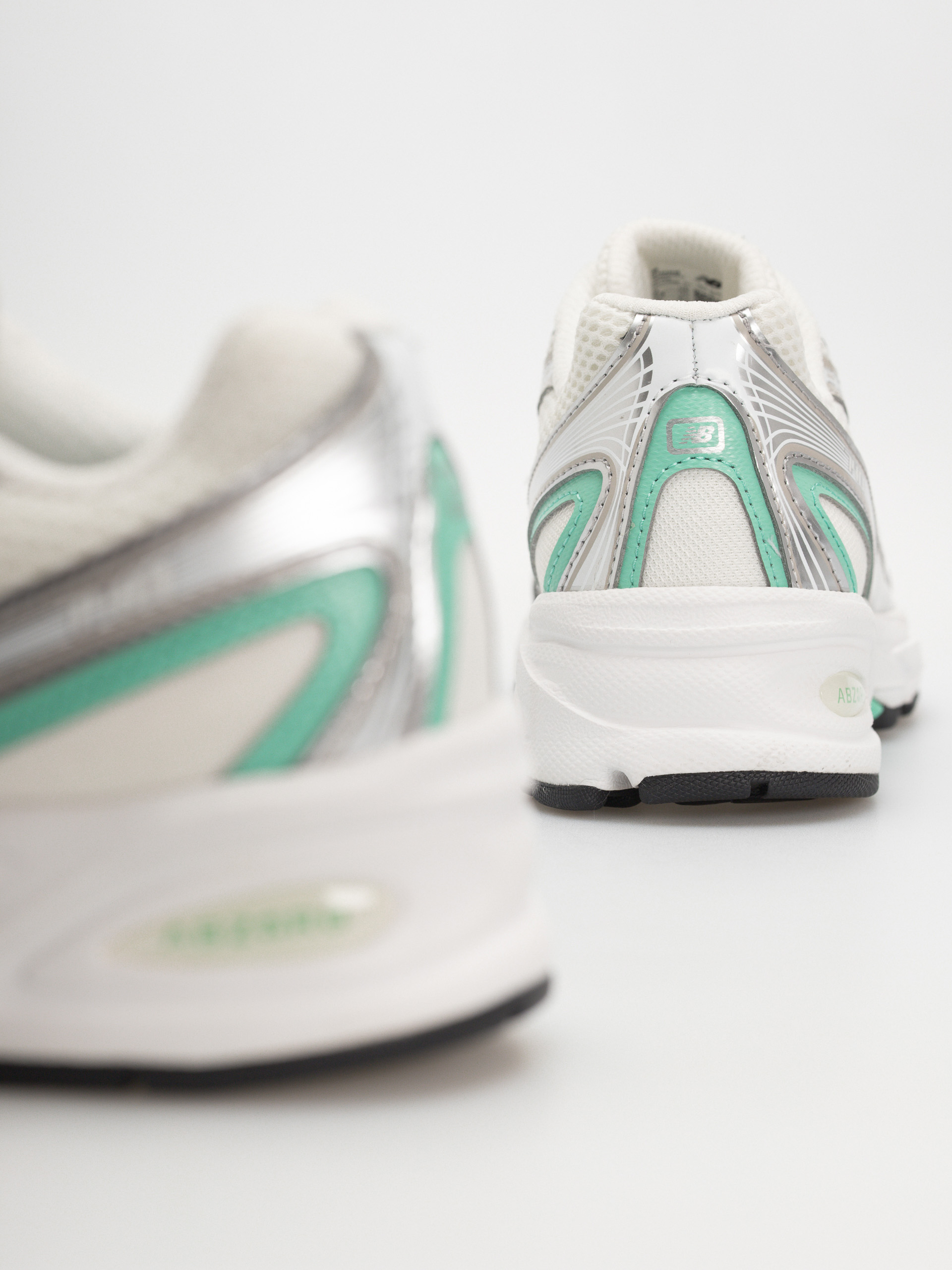 Topánky New Balance 740 JR (silver metallic/deep end)