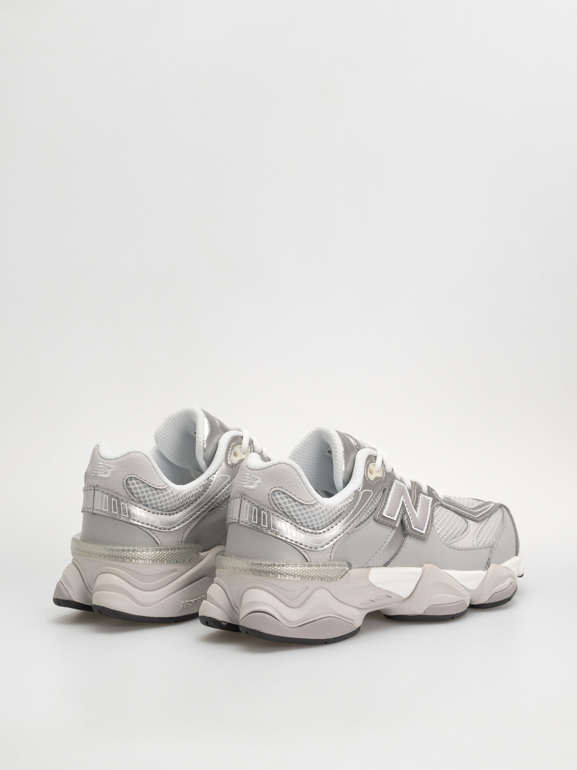 Topánky New Balance 9060 JR (raincloud/truffle salt)
