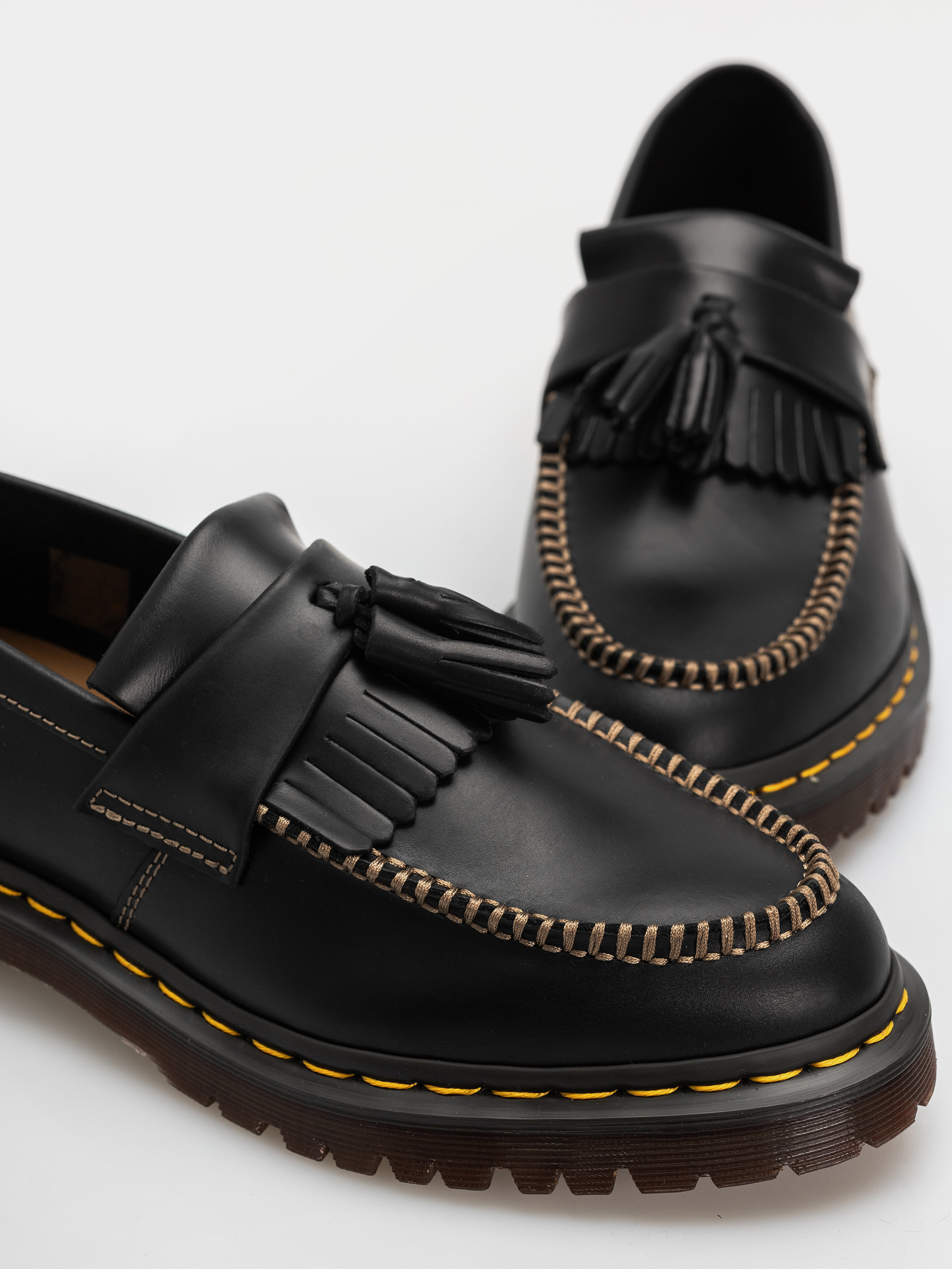 Topánky Dr. Martens Adrian Ben Tassel Loafer (black orleans)