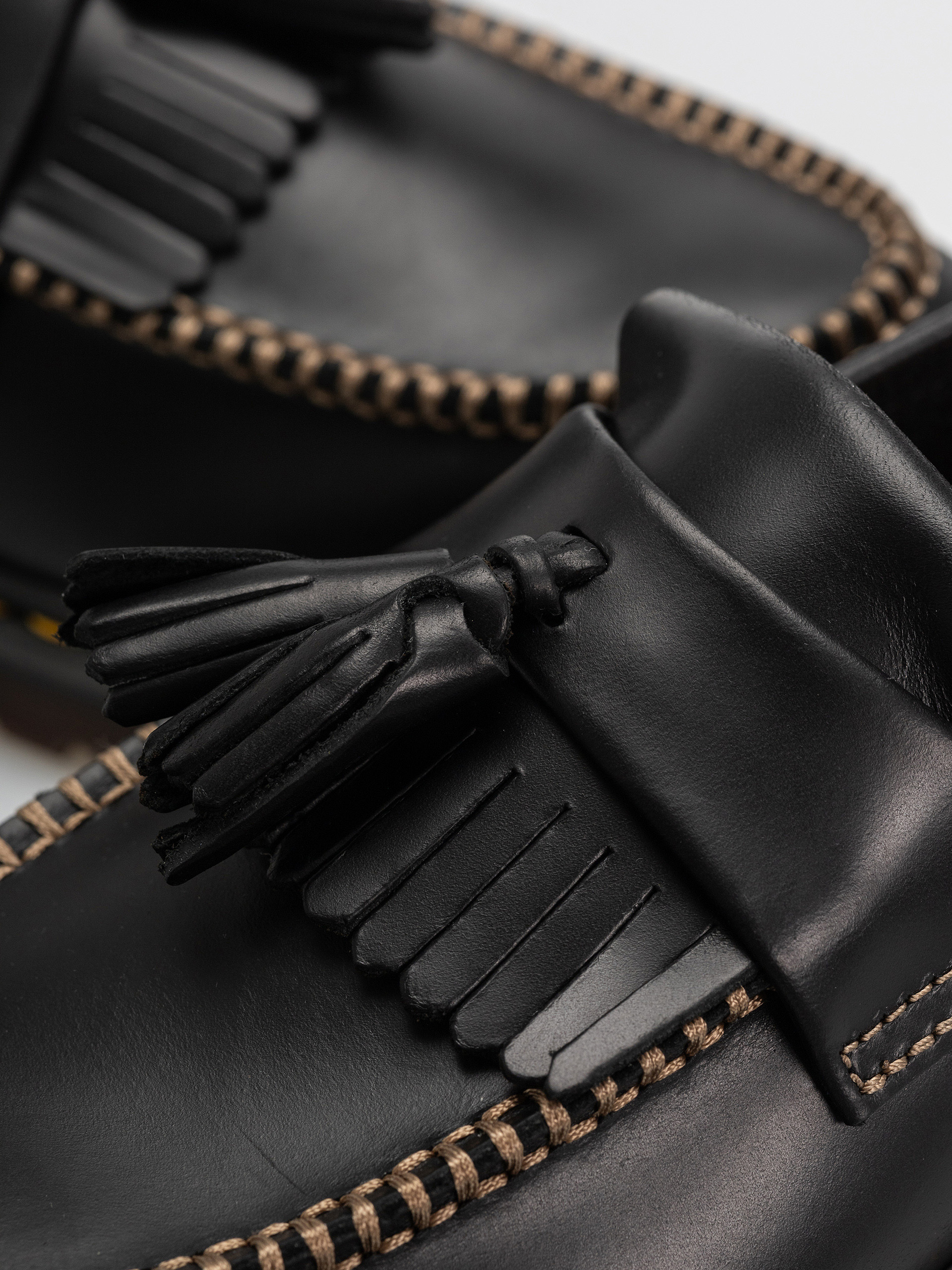 Topánky Dr. Martens Adrian Ben Tassel Loafer (black orleans)