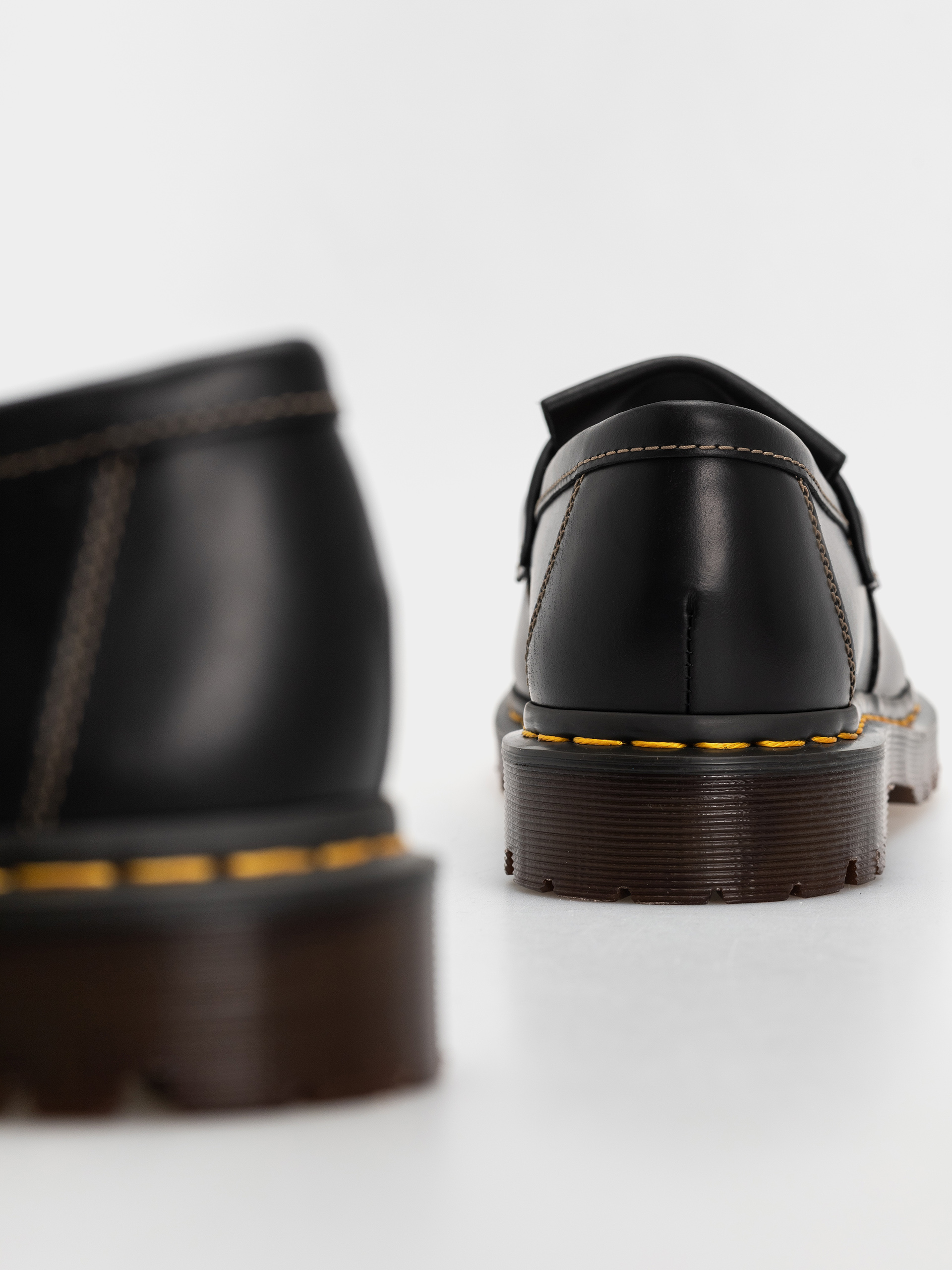 Topánky Dr. Martens Adrian Ben Tassel Loafer (black orleans)