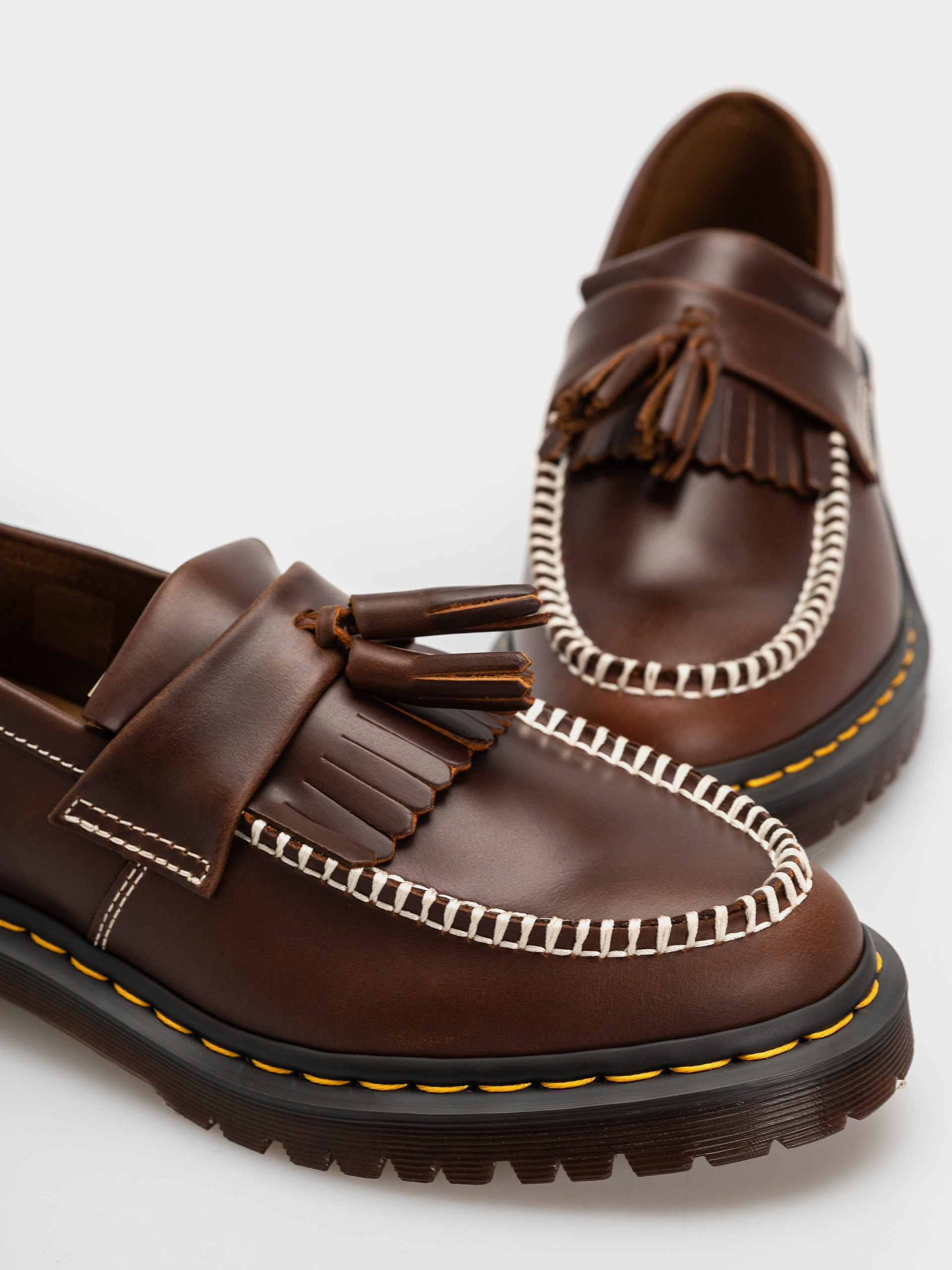 Topánky Dr. Martens Adrian Ben Tassel Loafer (butterscotch orleans)