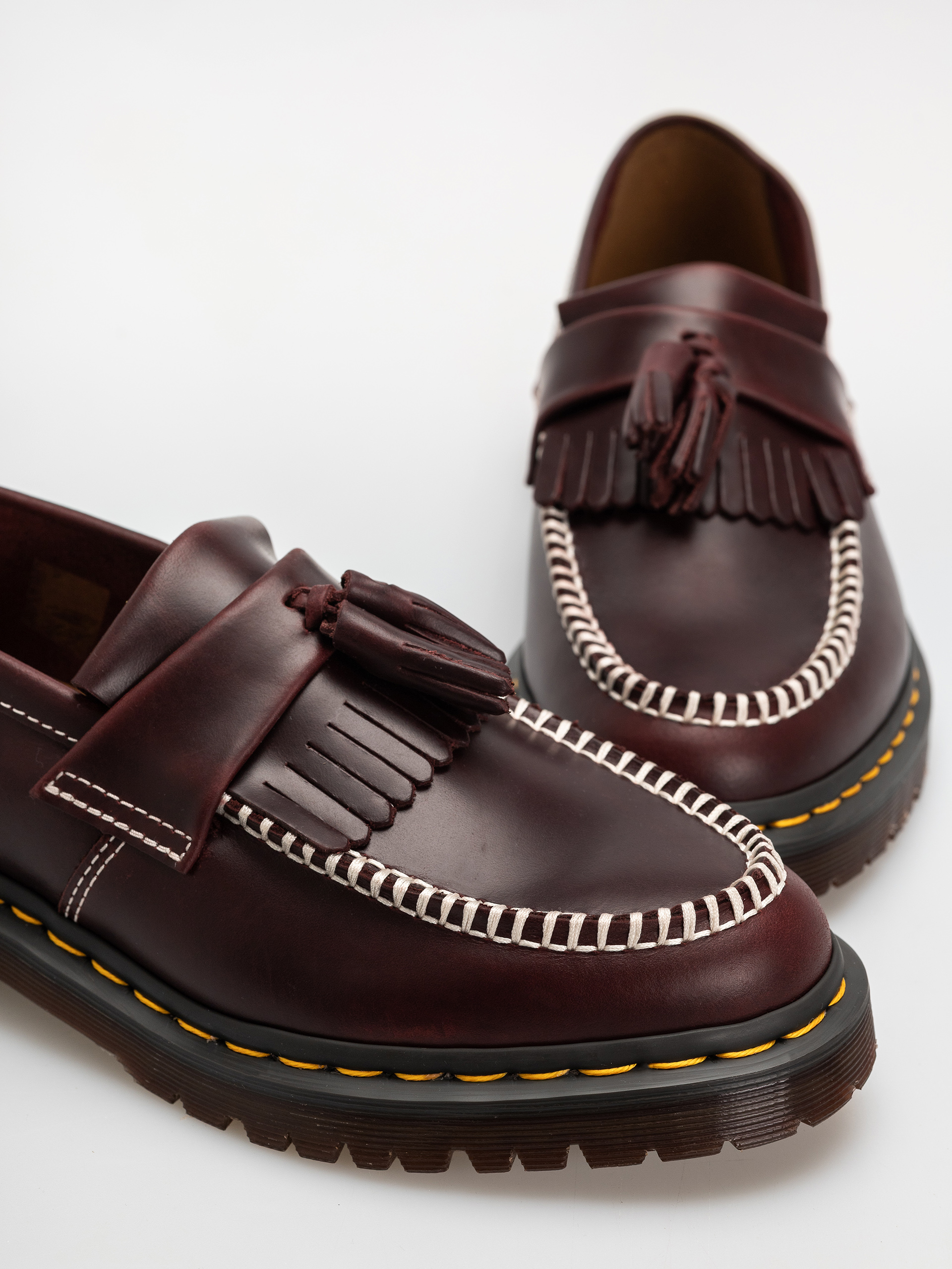 Topánky Dr. Martens Adrian Ben Tassel Loafer (cherry red orleans)