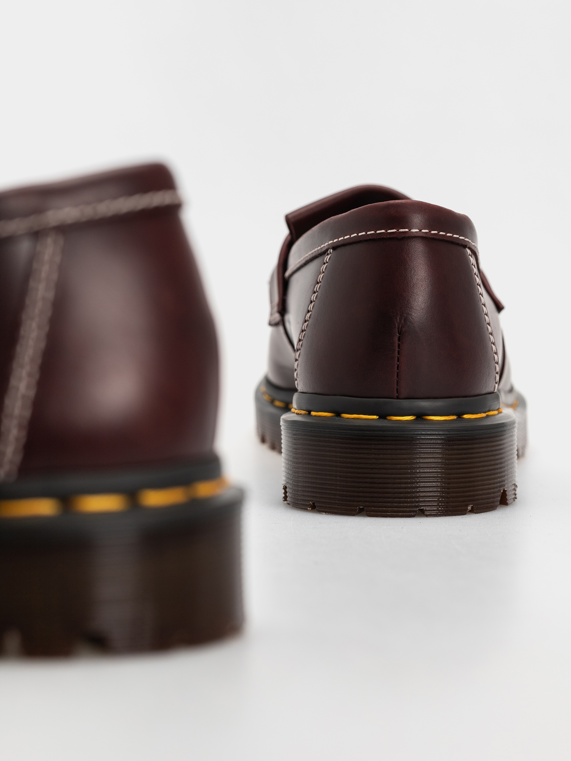 Topánky Dr. Martens Adrian Ben Tassel Loafer (cherry red orleans)