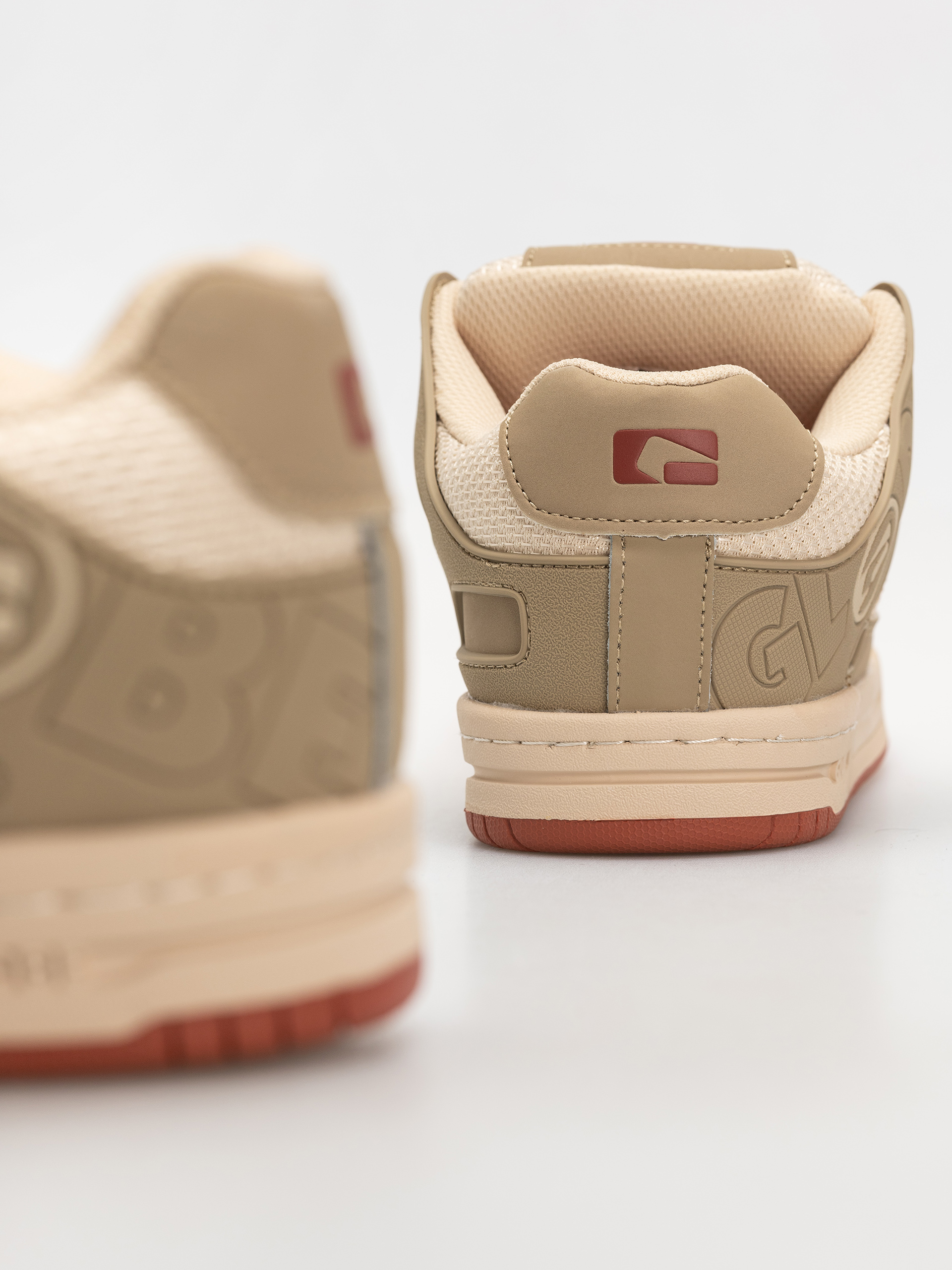 Topánky Globe Tilt (sand/red)