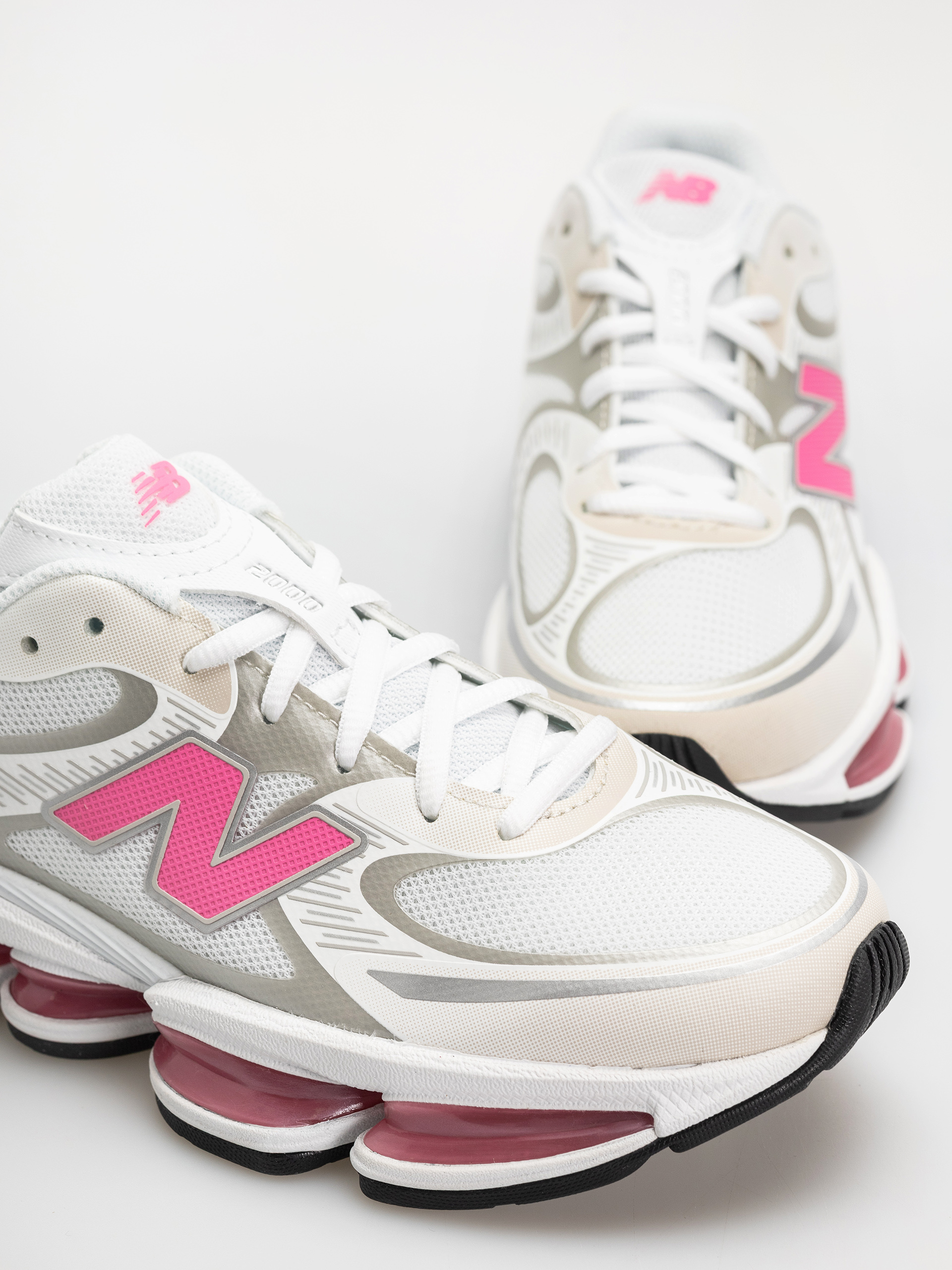 Topánky New Balance 2000 (103 white/30% lighter pink heat)