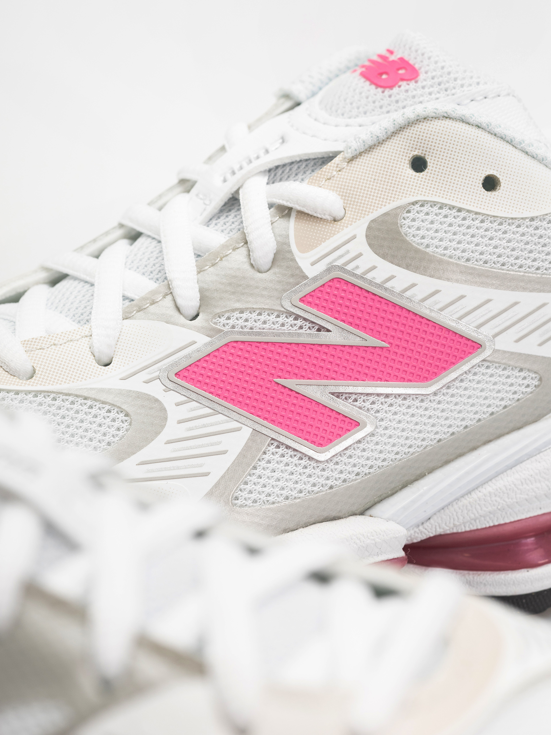 Topánky New Balance 2000 (103 white/30% lighter pink heat)