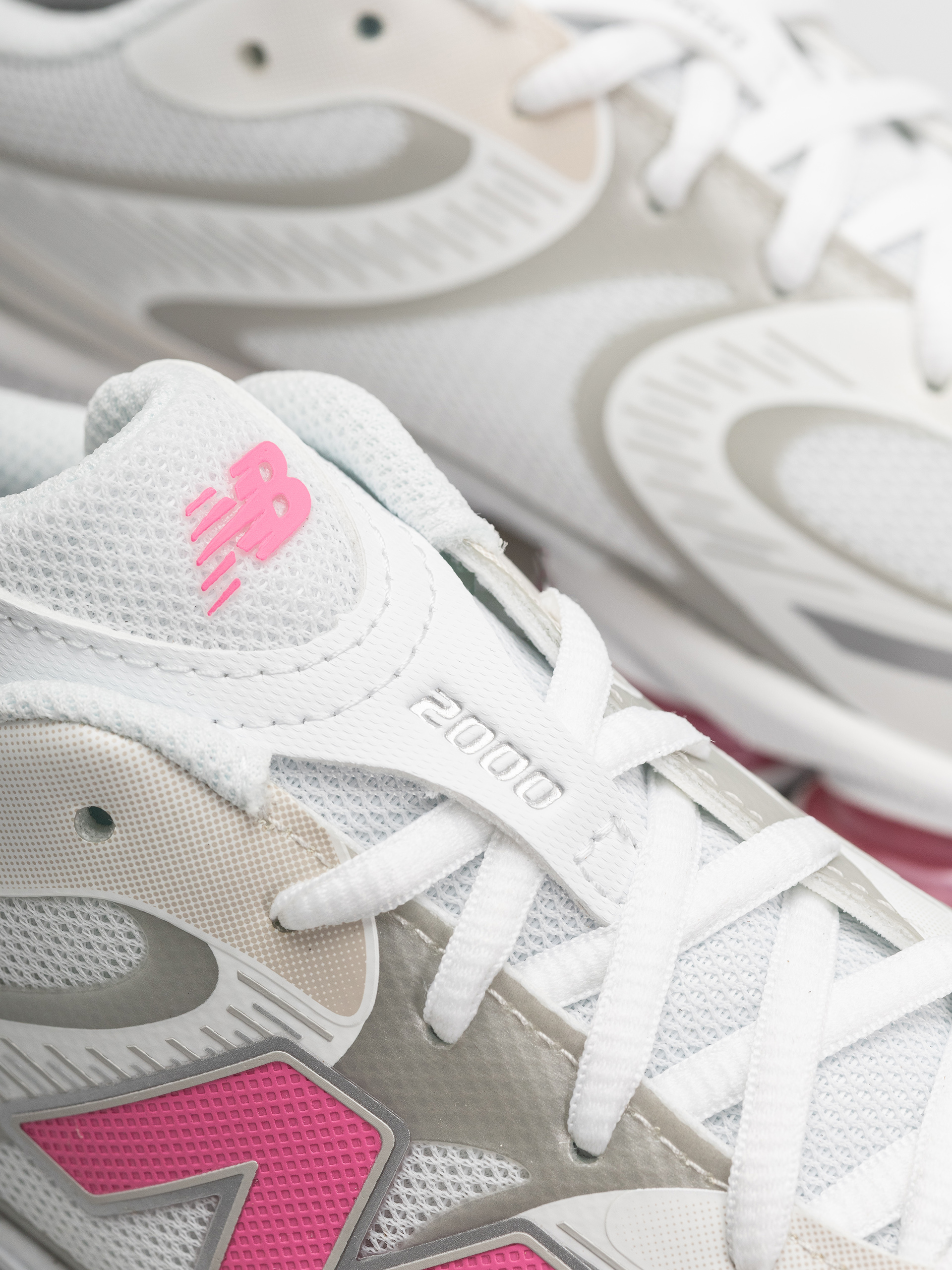 Topánky New Balance 2000 (103 white/30% lighter pink heat)