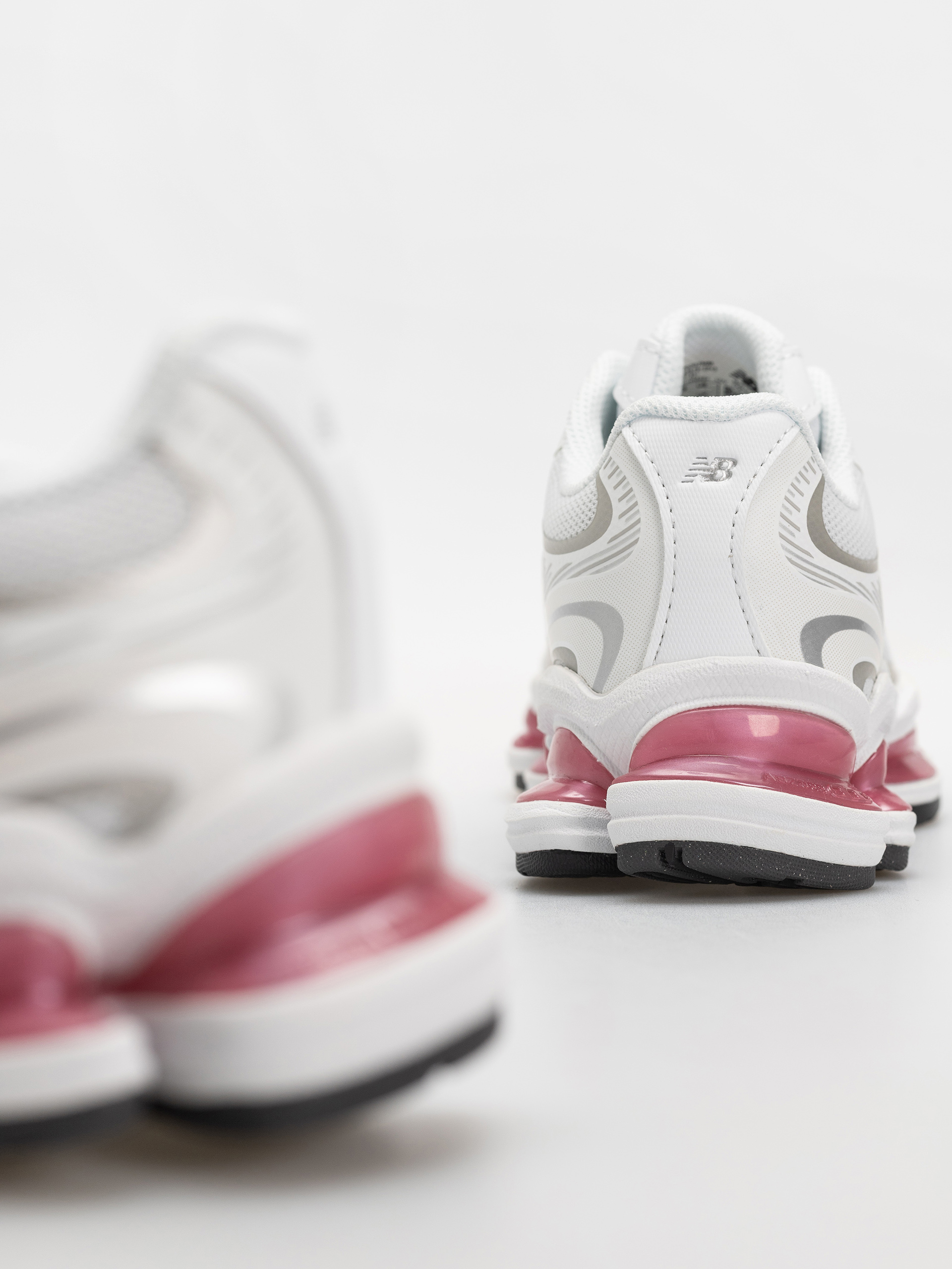 Topánky New Balance 2000 (103 white/30% lighter pink heat)