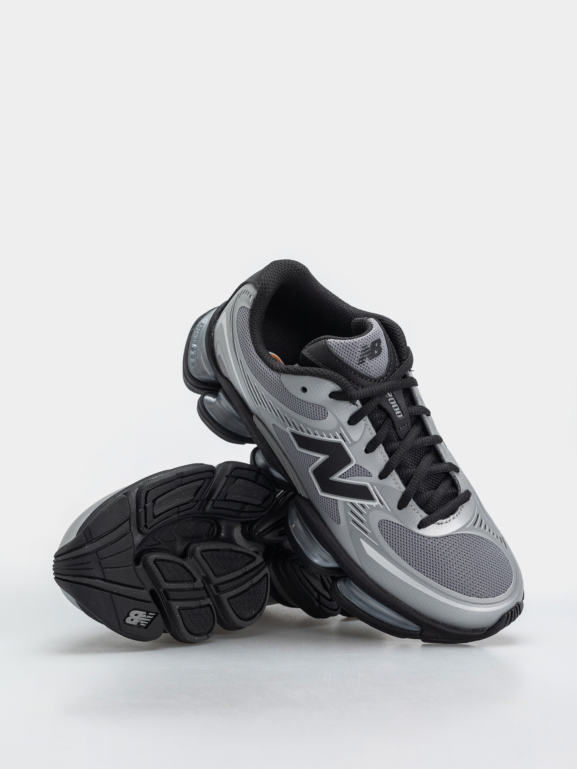 Topánky New Balance 2000 (slate grey/silver metallic)