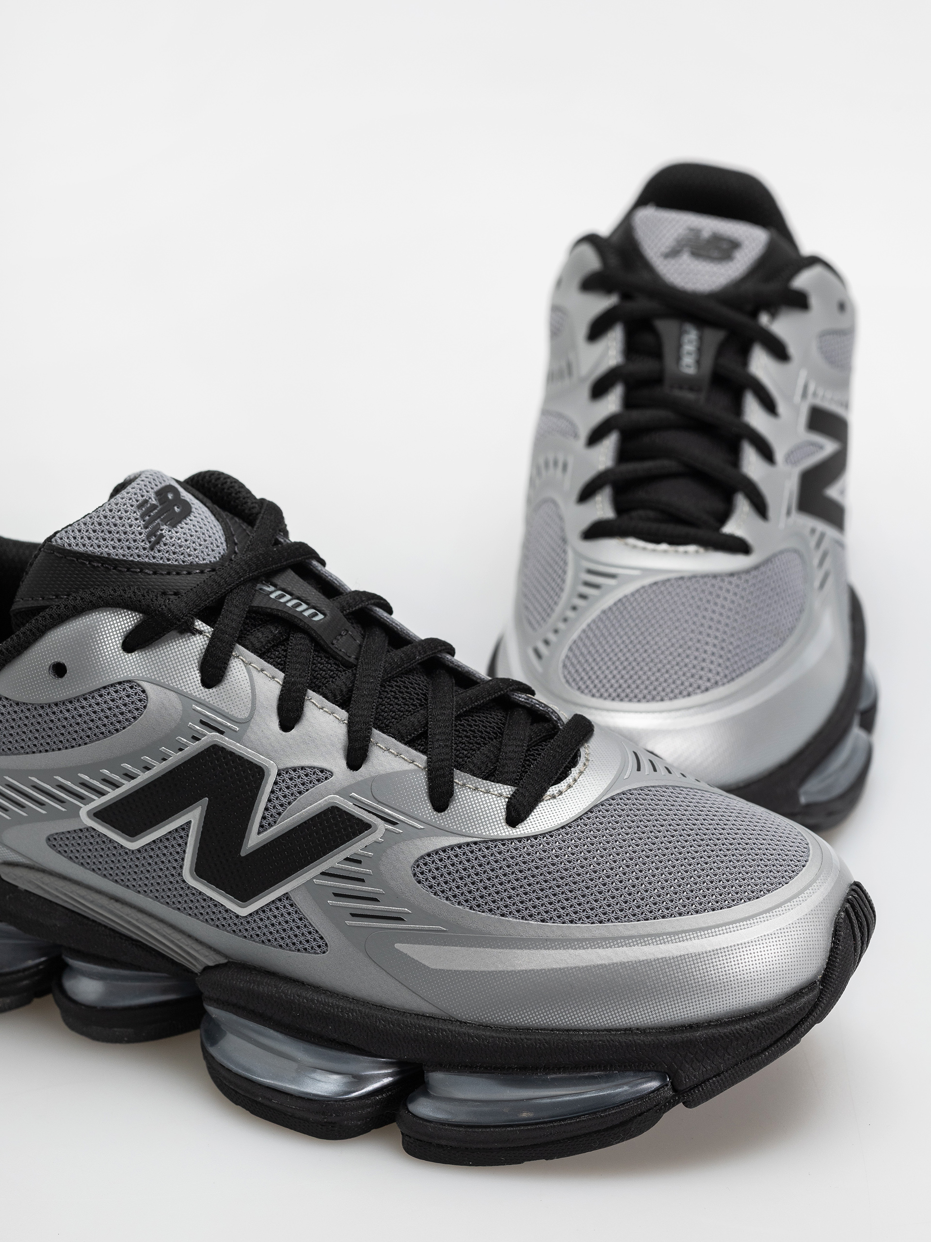 Topánky New Balance 2000 (slate grey/silver metallic)