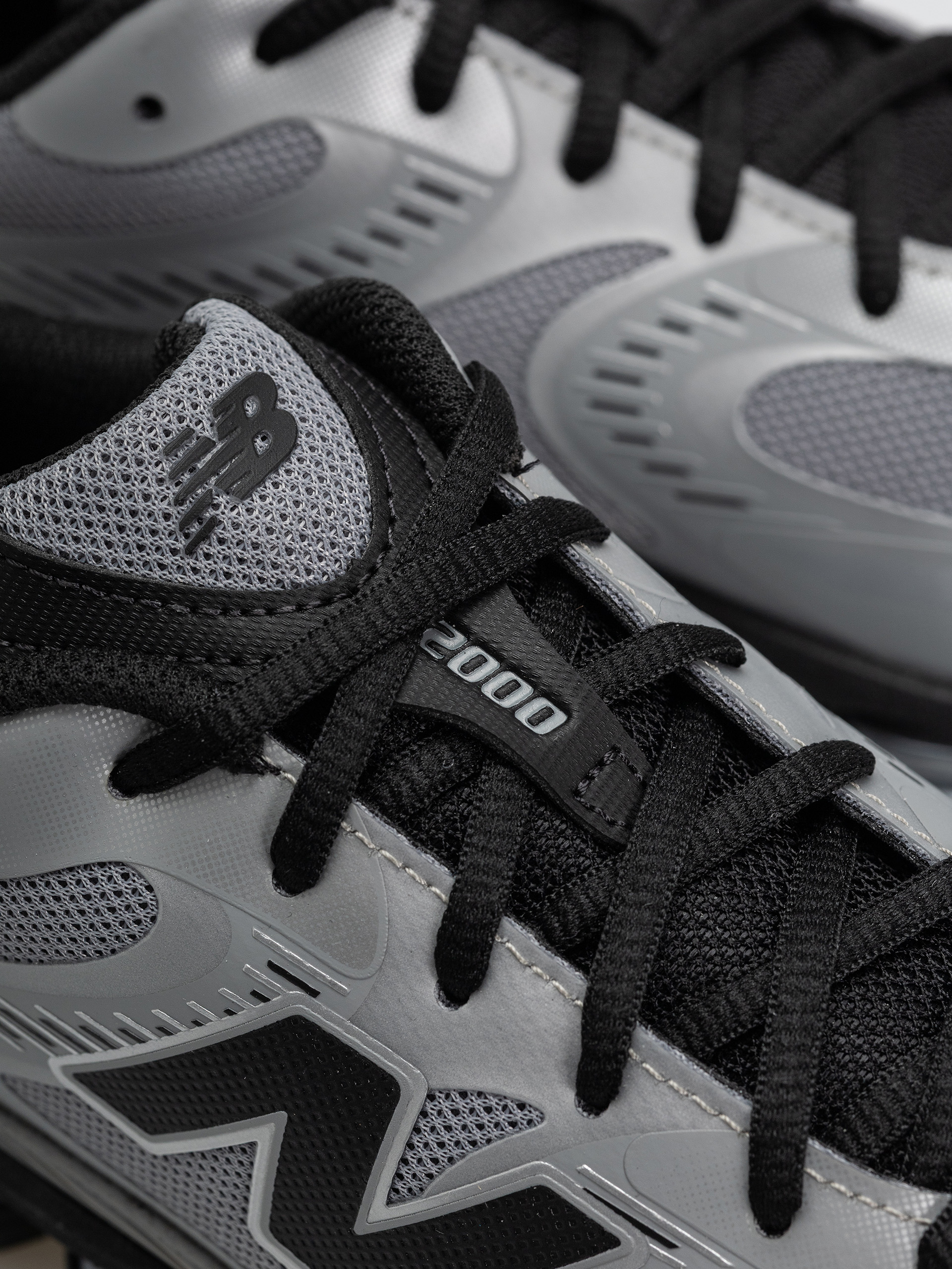 Topánky New Balance 2000 (slate grey/silver metallic)