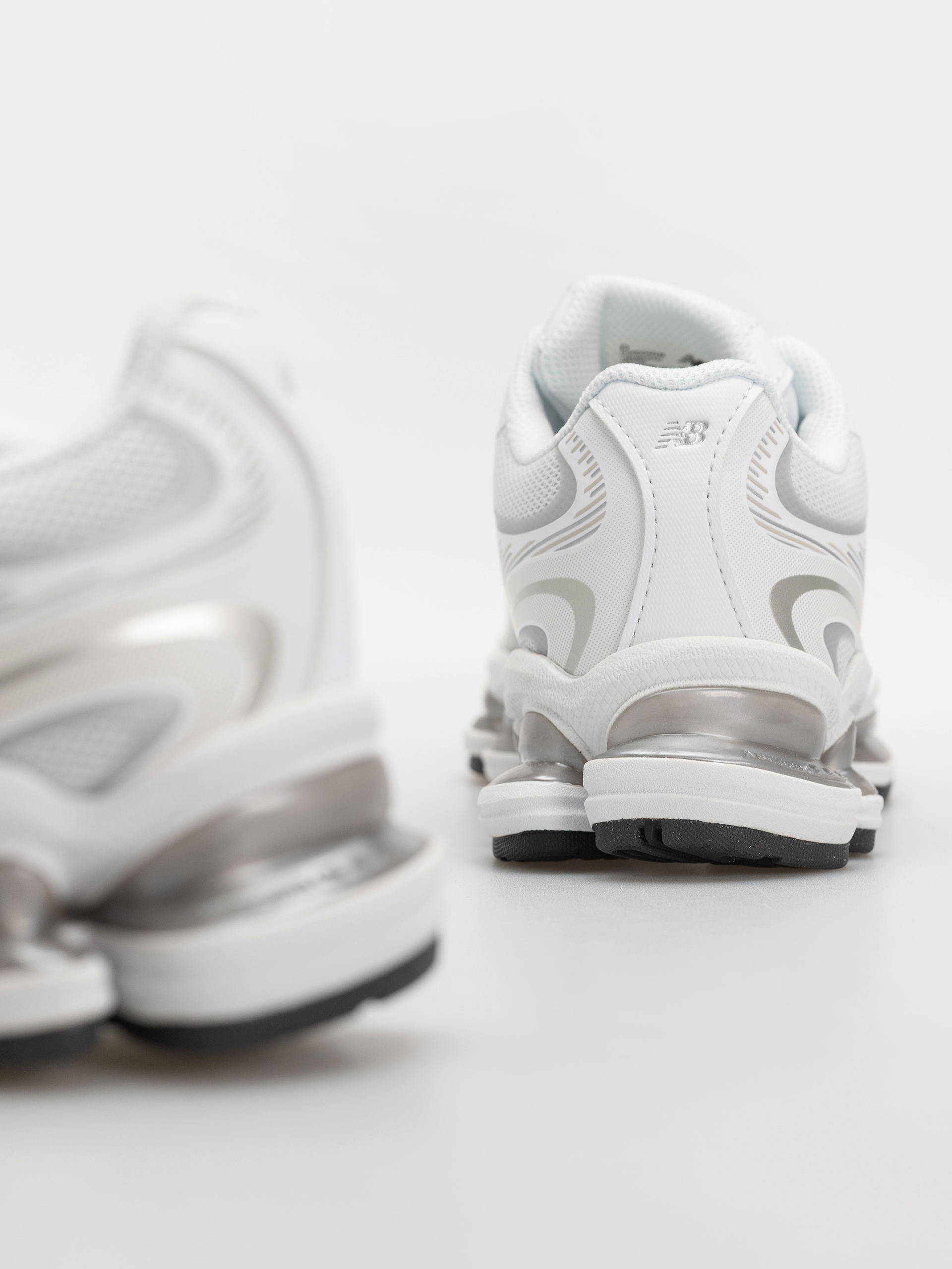 Topánky New Balance 2000 (103 white/silver metallic)