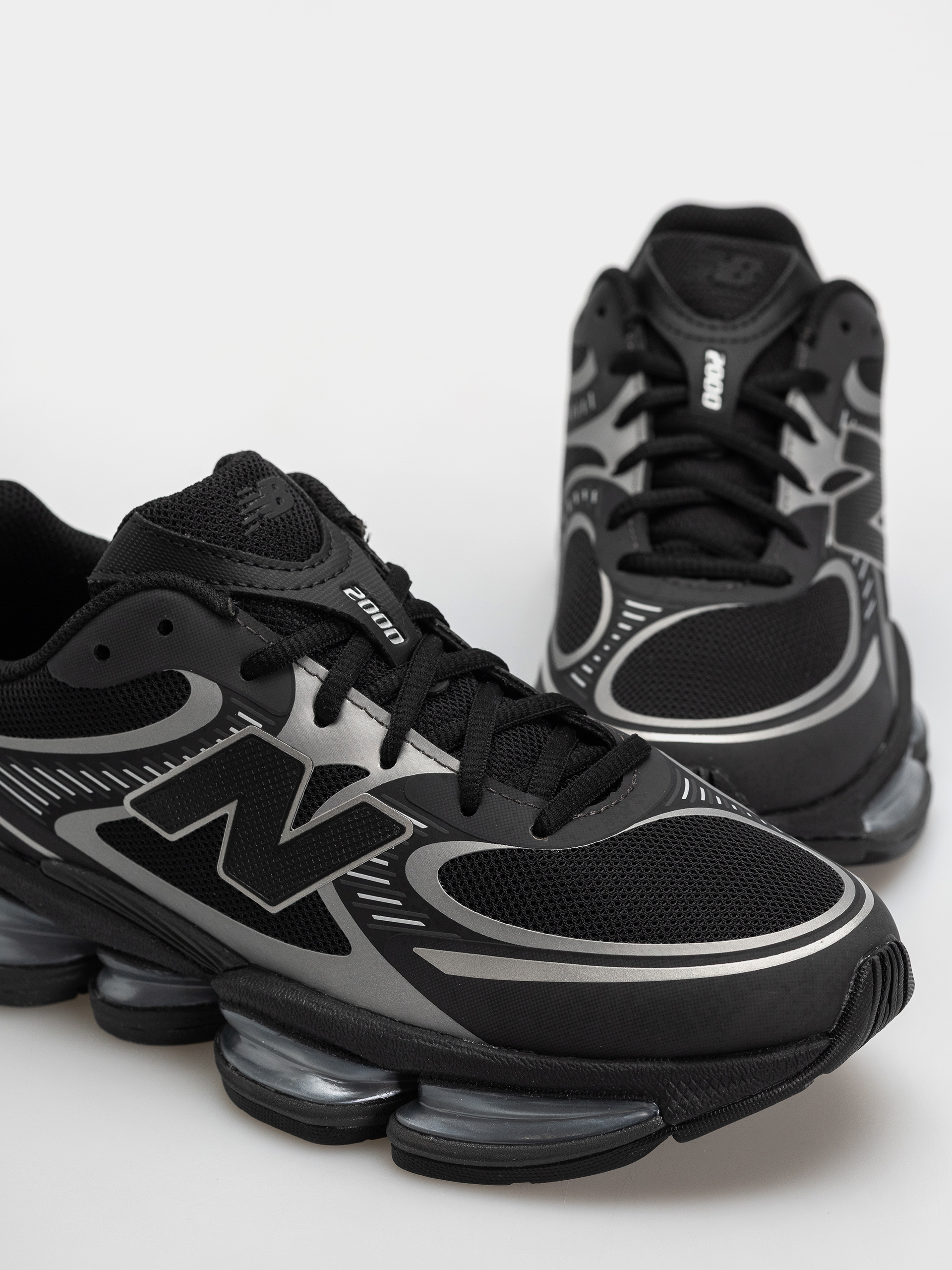 Topánky New Balance 2000 (black/silver metallic)