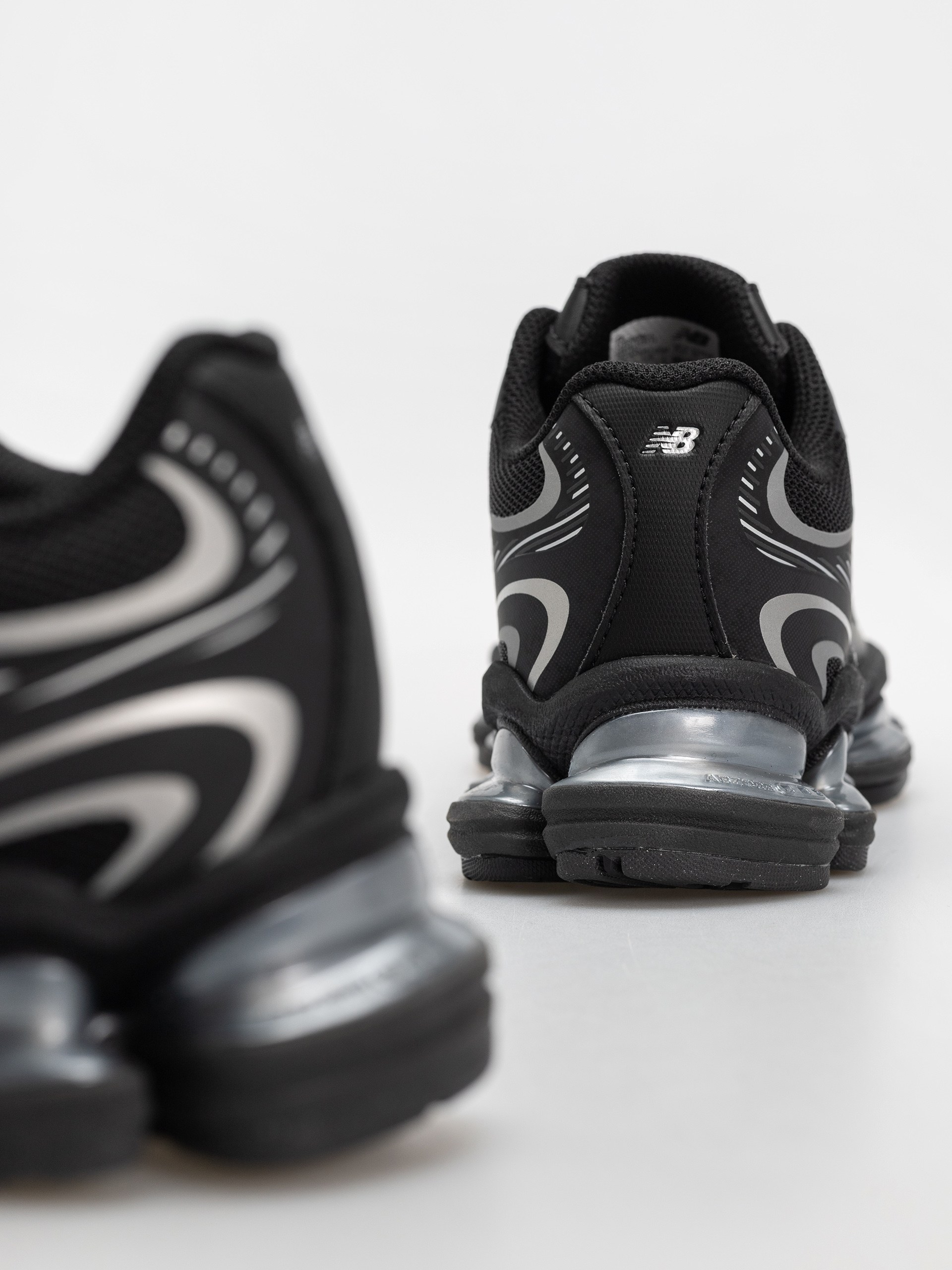 Topánky New Balance 2000 (black/silver metallic)