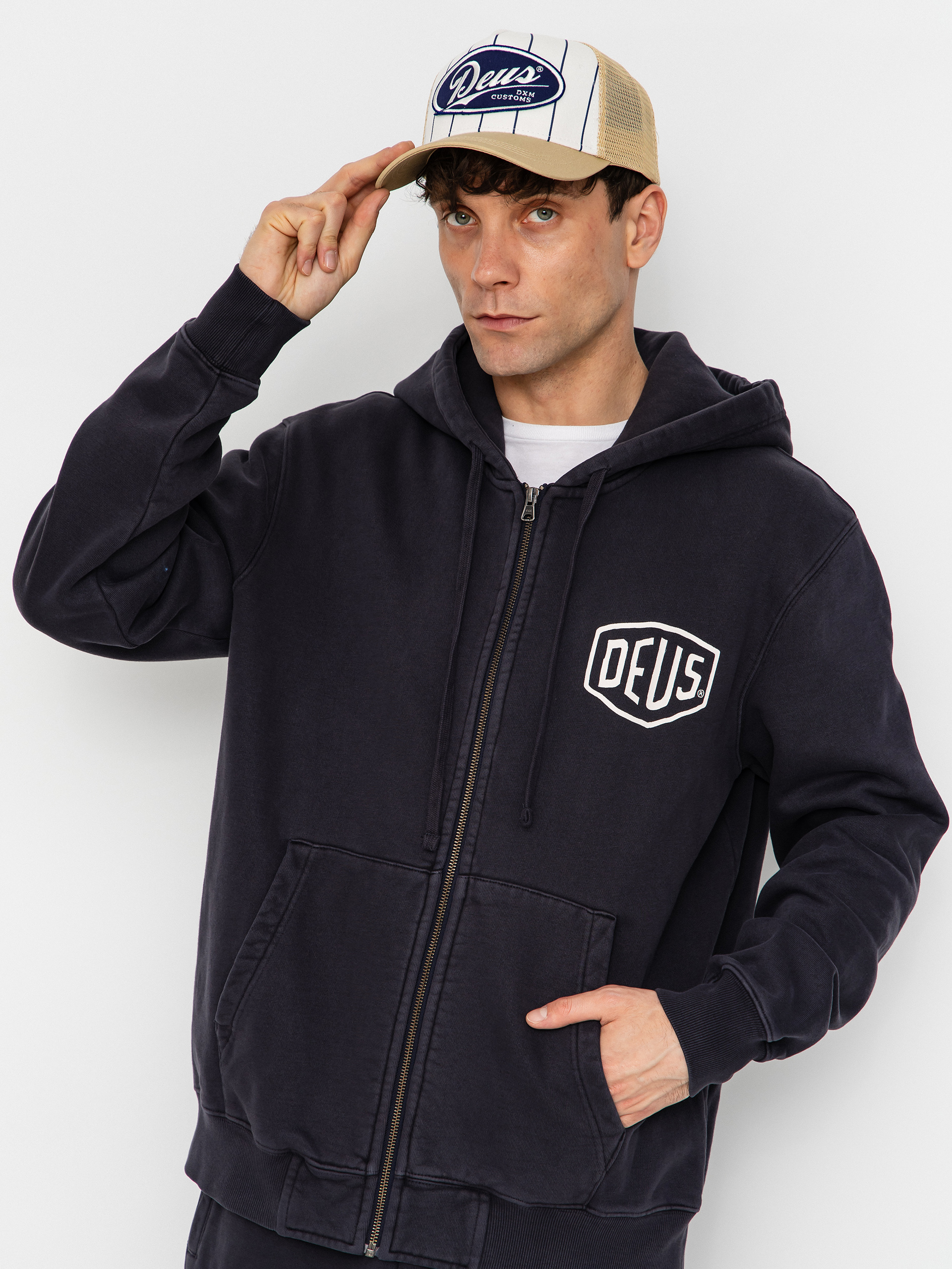 Mikina s kapucňou Deus Ex Machina Shield Garment Dyed ZHD (black)