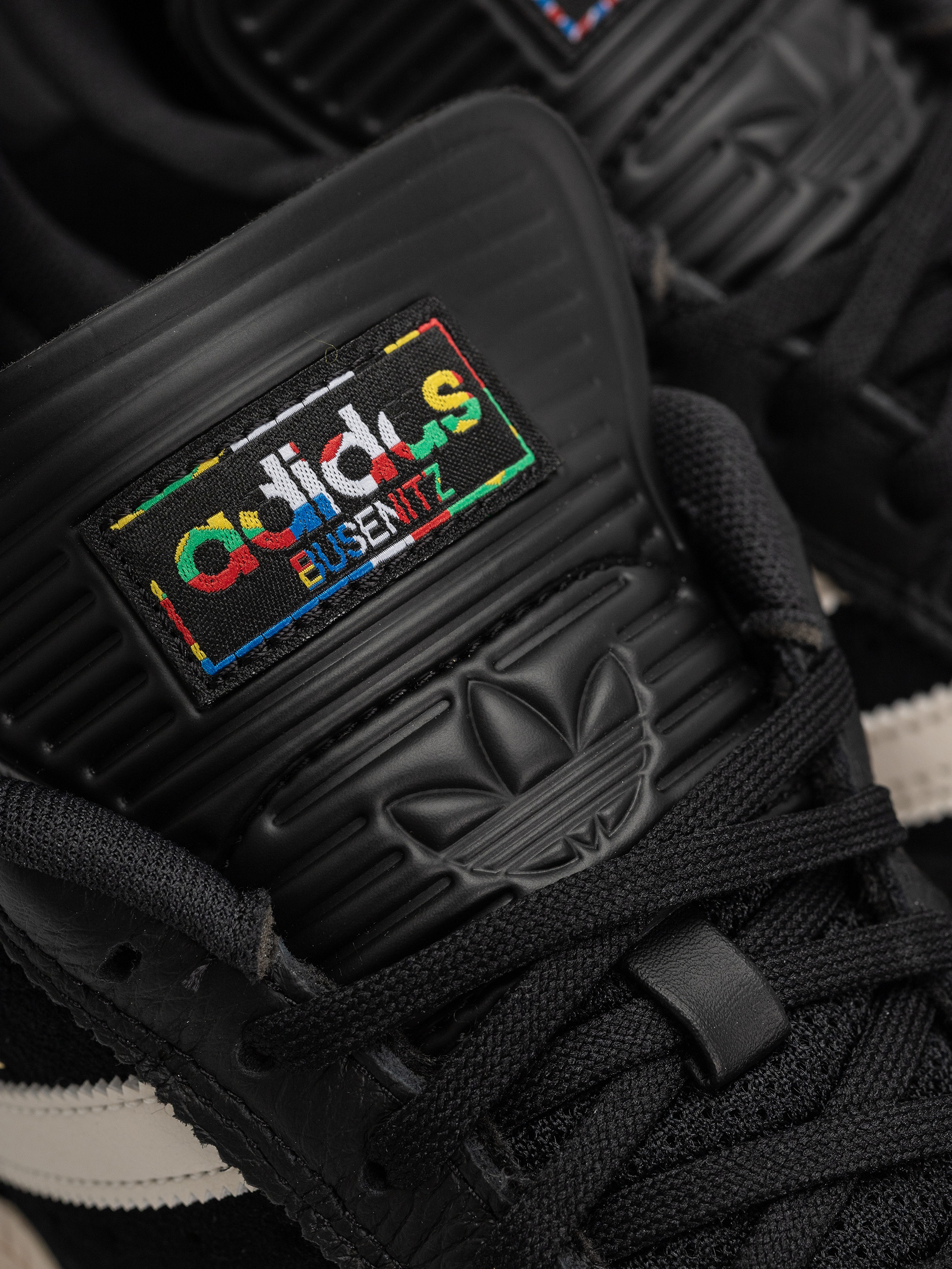 Topánky adidas Busenitz (cblack/cwhite/goldmt)