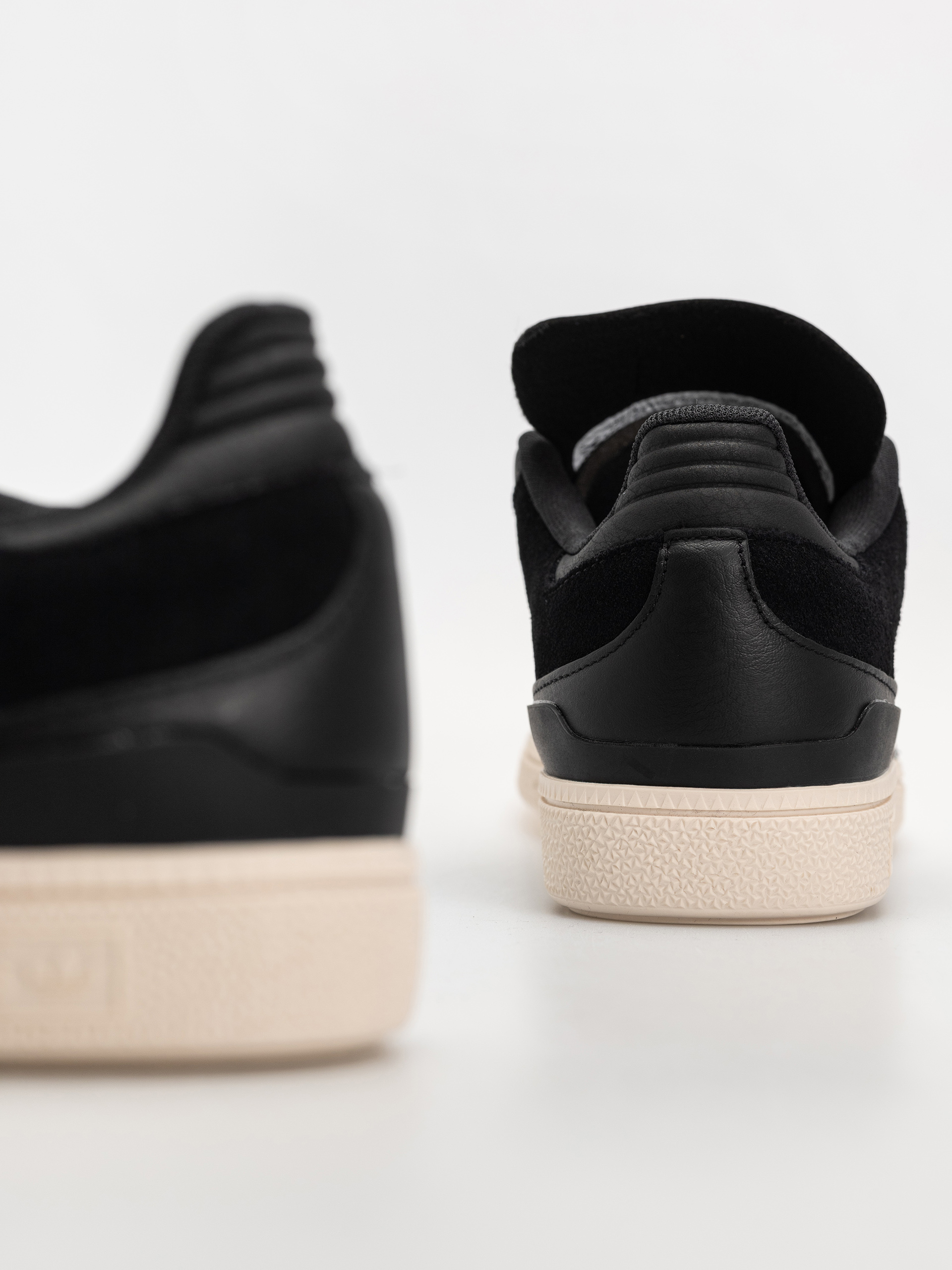 Topánky adidas Busenitz (cblack/cwhite/goldmt)