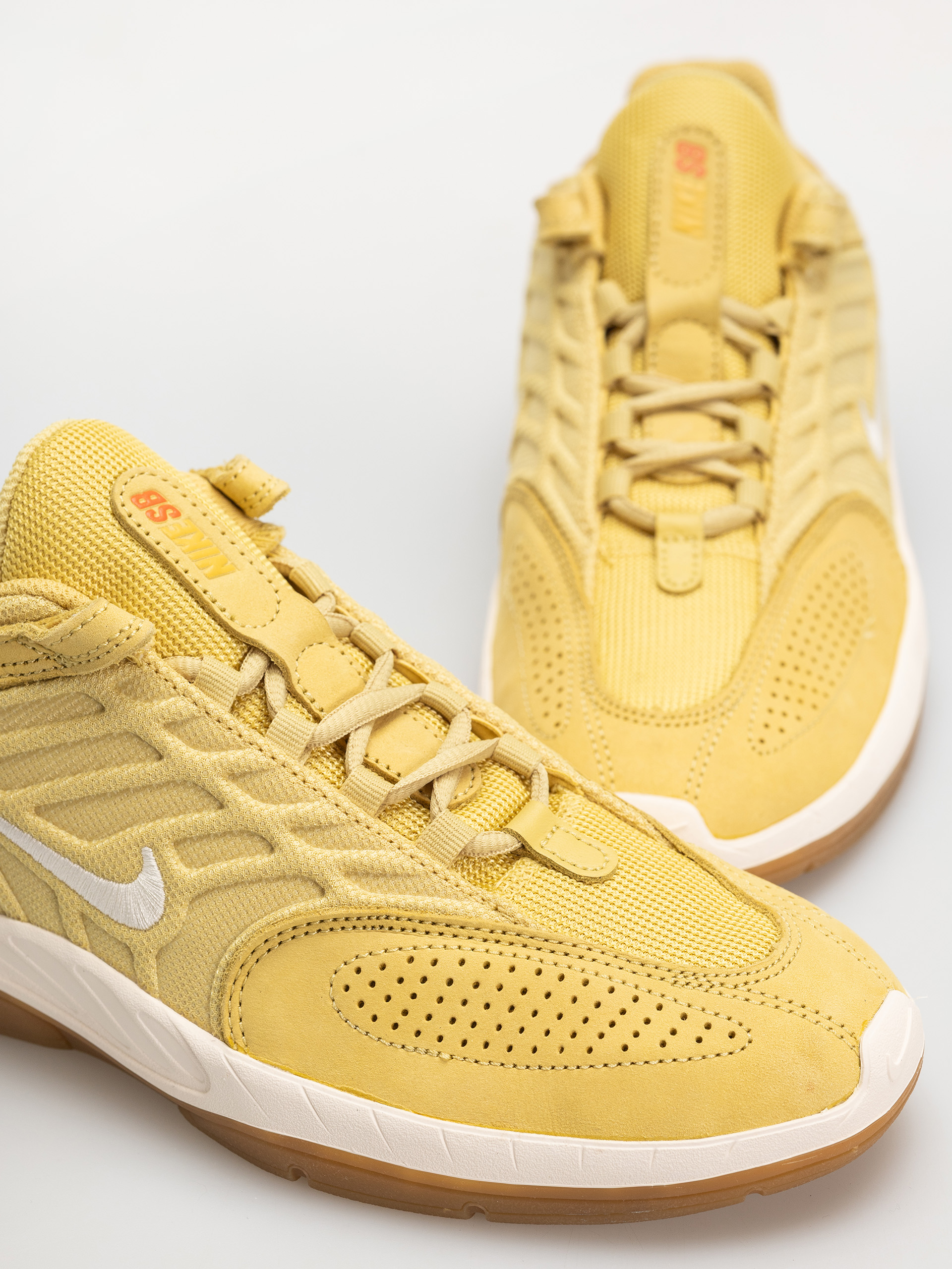 Topánky Nike SB Vertebrae Iso (saturn gold/sail saturn gold solar flare)