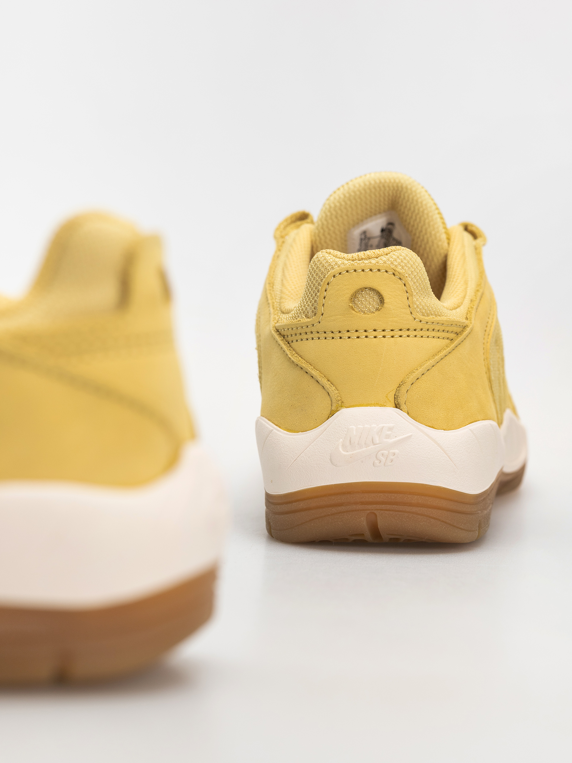 Topánky Nike SB Vertebrae Iso (saturn gold/sail saturn gold solar flare)