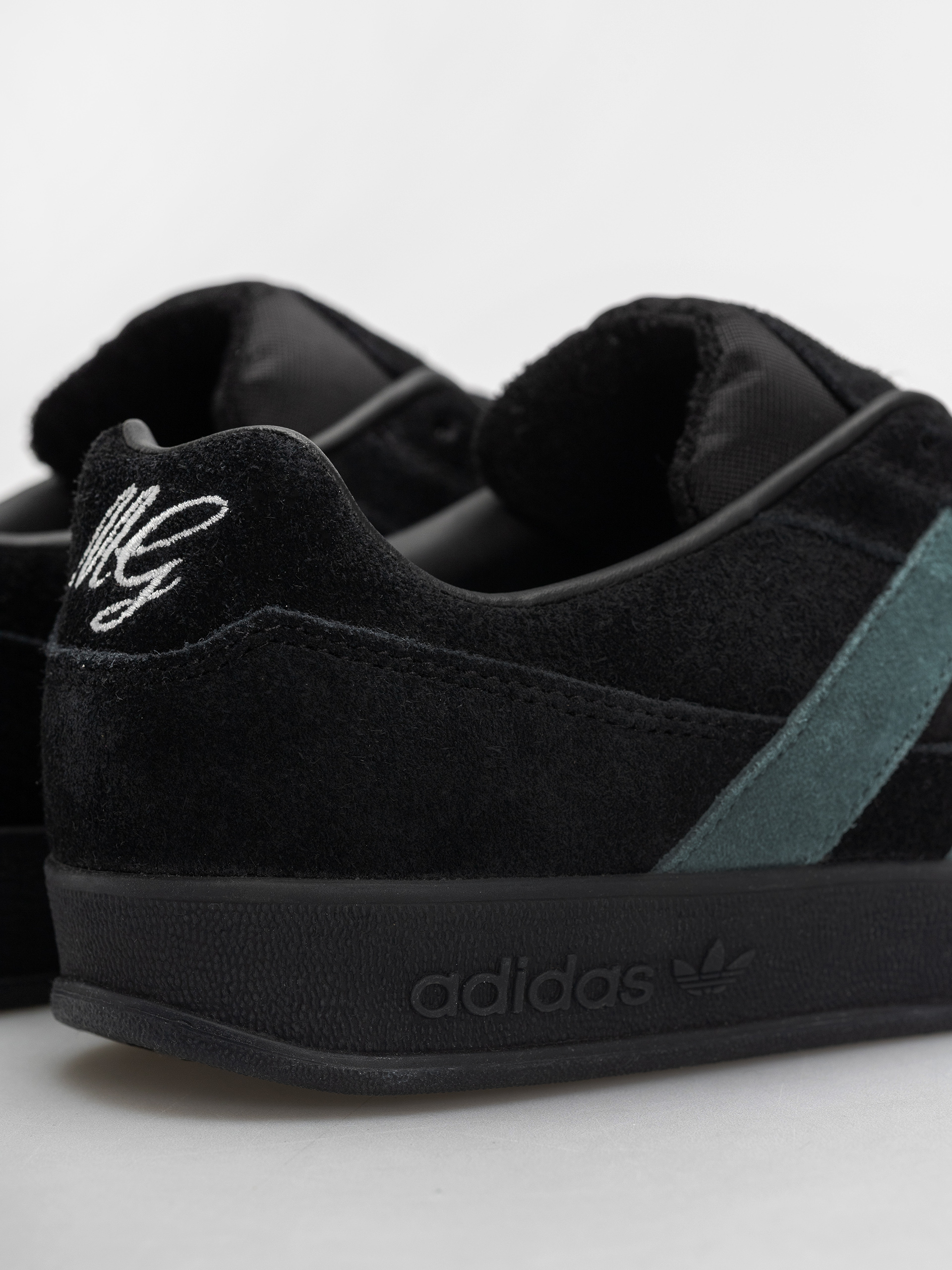 Topánky adidas Aloha Super (cblack/pretea/ftwwht)