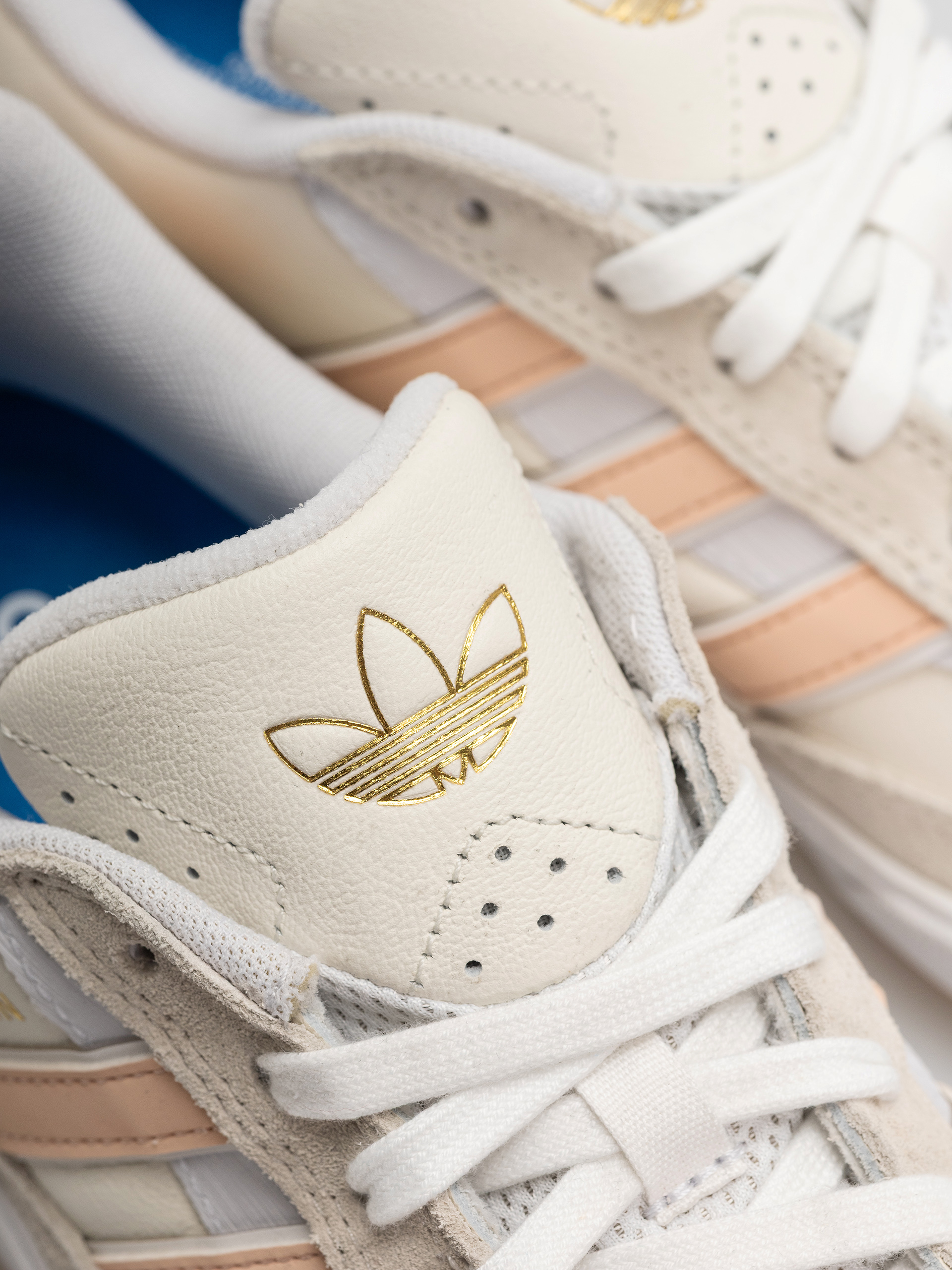 Topánky adidas Tyshawn II (wonwhi/powcor/owhite)