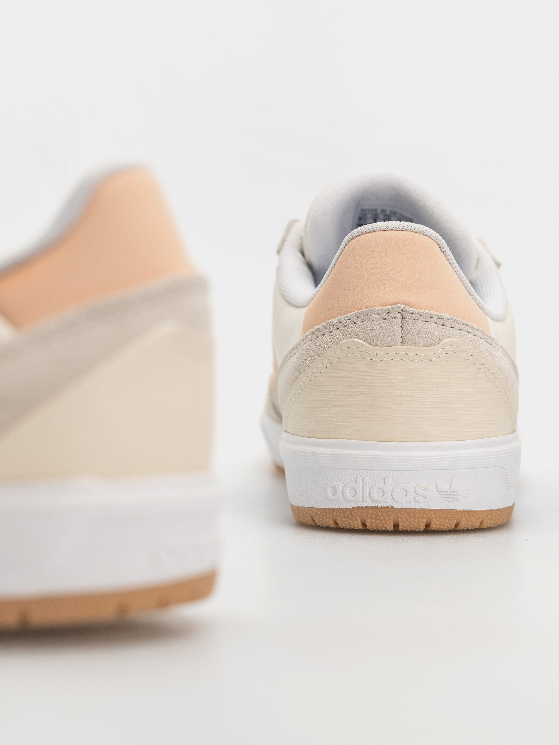 Topánky adidas Tyshawn II (wonwhi/powcor/owhite)