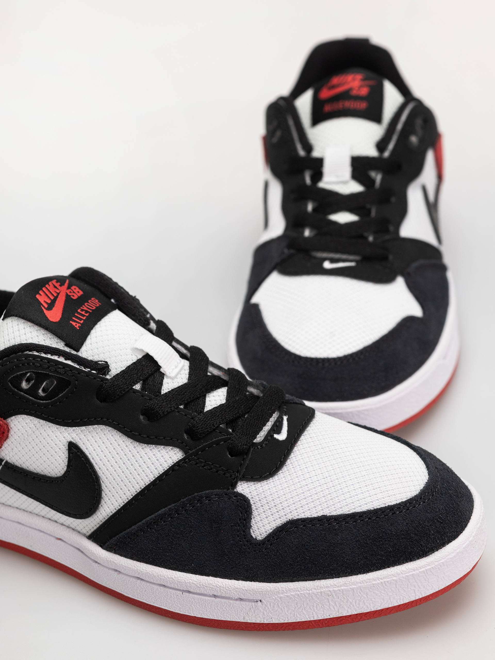 Topánky Nike SB Alleyoop JR (white/black university red white)
