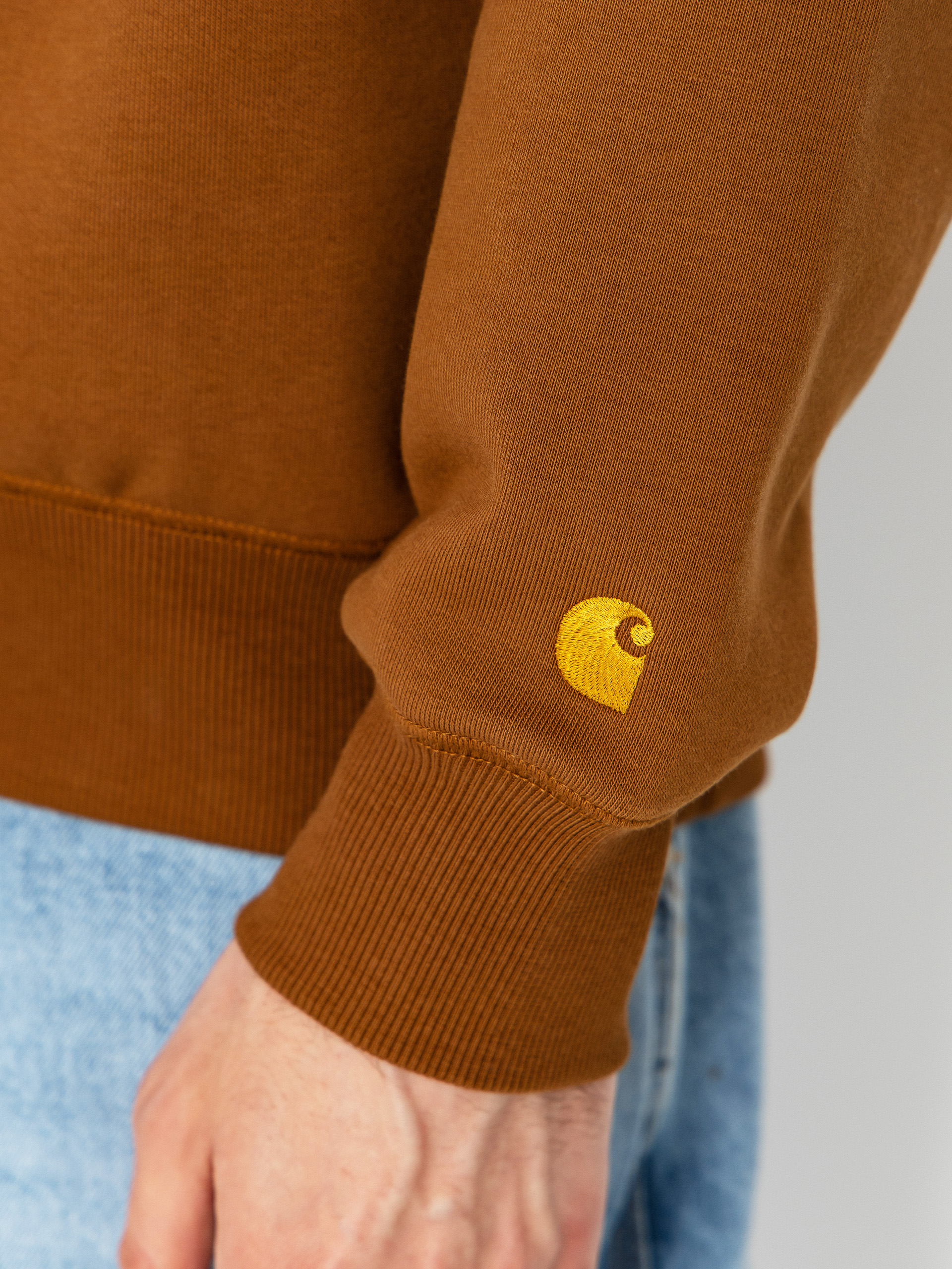 Mikina Carhartt WIP Chase (hamilton brown/gold)