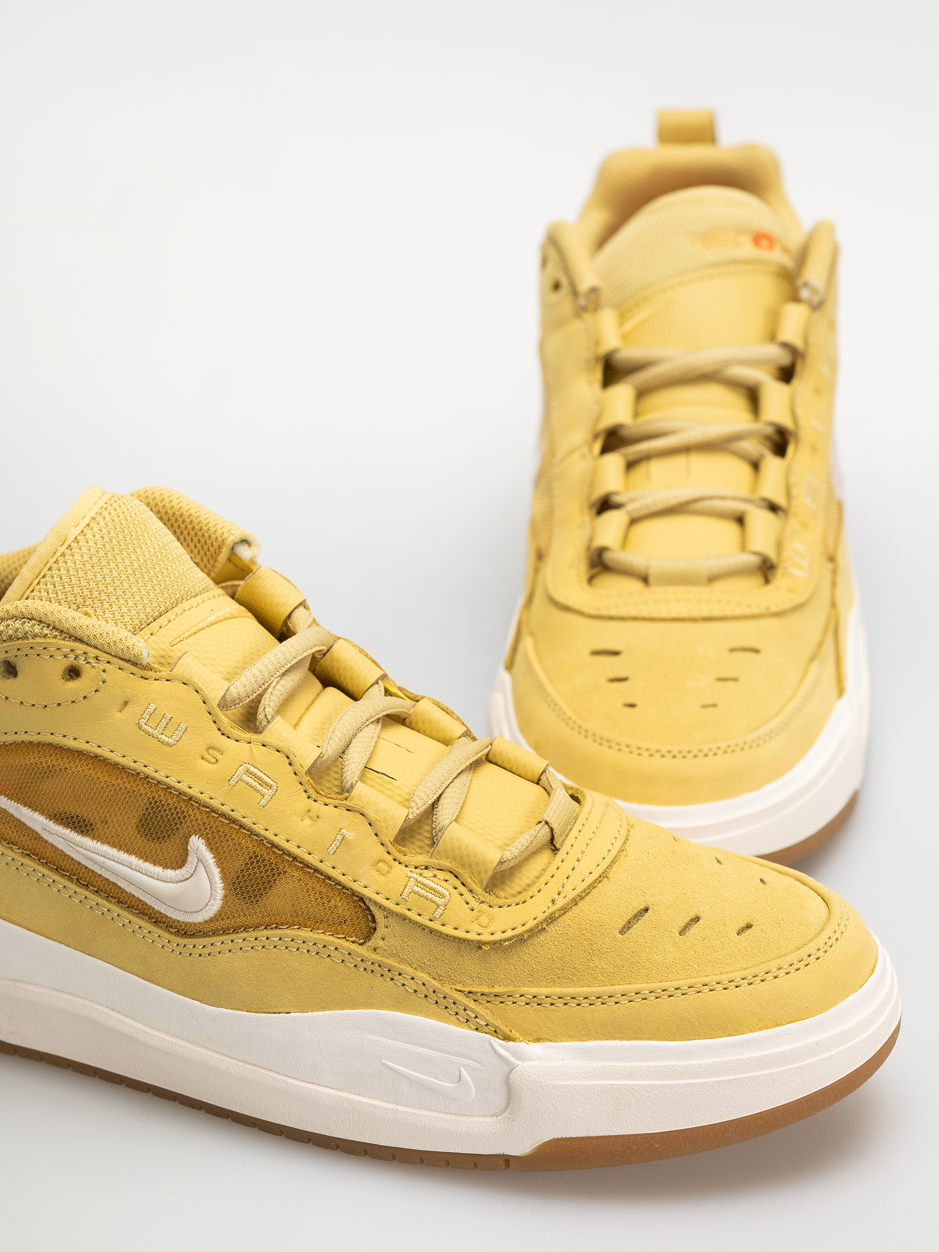 Topánky Nike SB Air Max Ishod Iso (saturn gold/sail saturn gold solar flare)