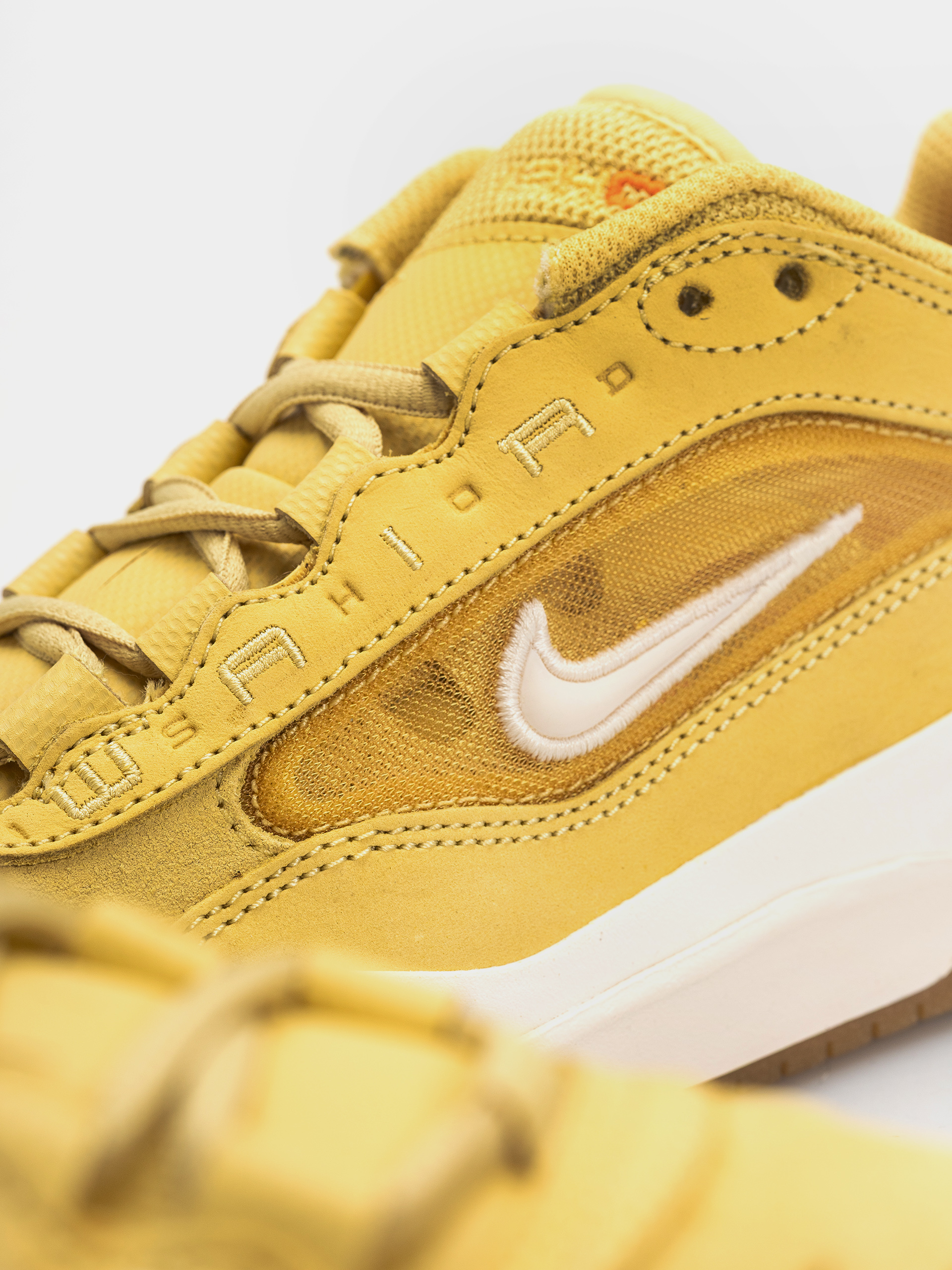 Topánky Nike SB Air Max Ishod Iso (saturn gold/sail saturn gold solar flare)