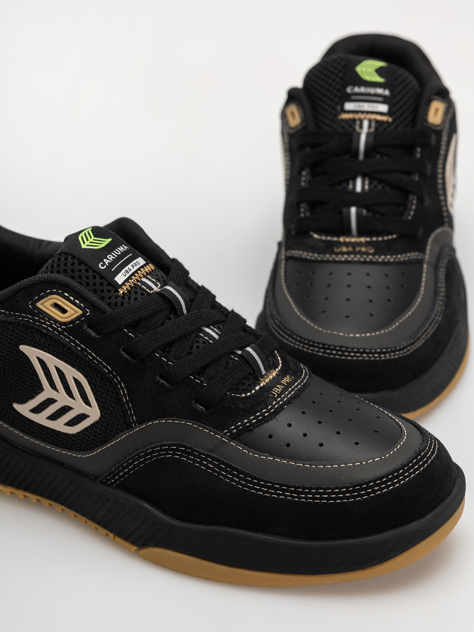 Topánky Cariuma Uba Pro (black suede and mesh silver cloud logo)