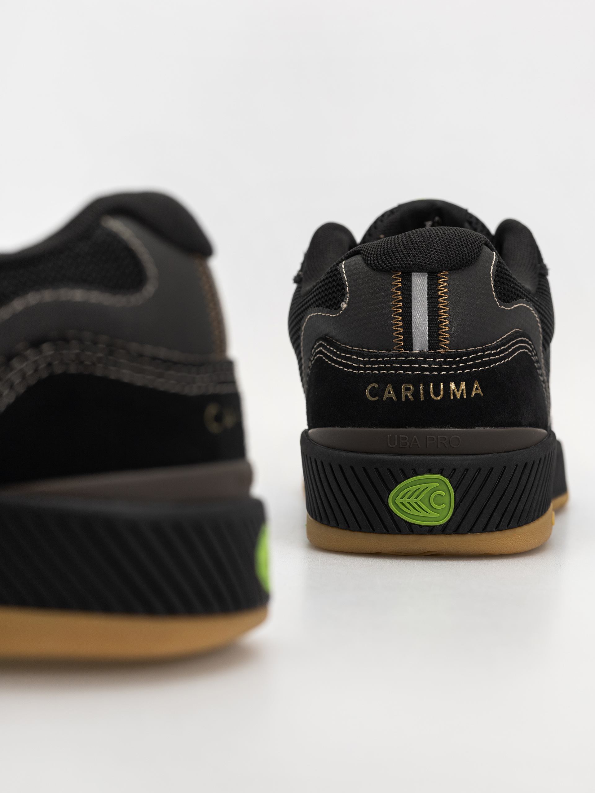 Topánky Cariuma Uba Pro (black suede and mesh silver cloud logo)