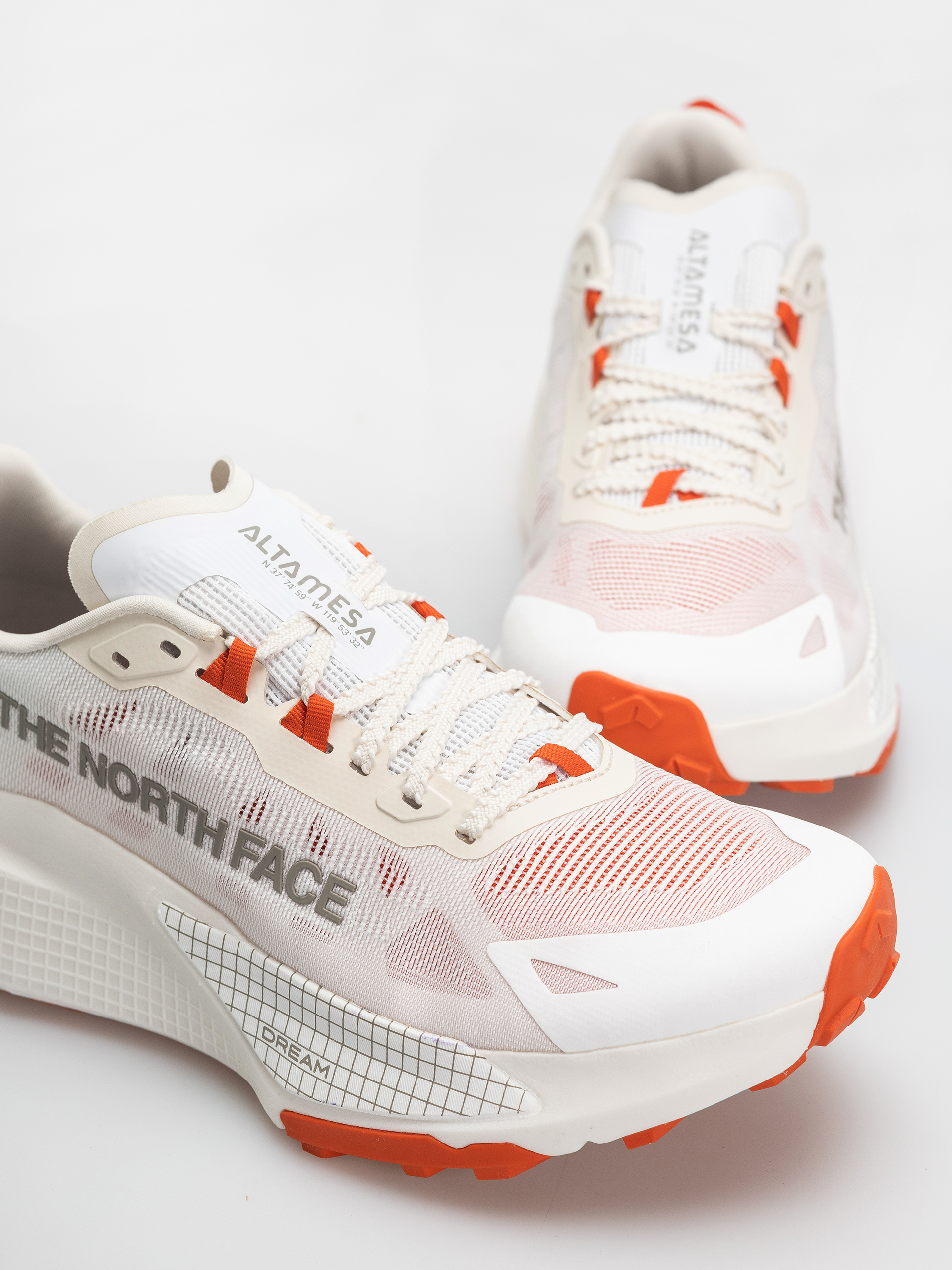 Topánky The North Face Altamesa 500 V2 (tnf white/lava)