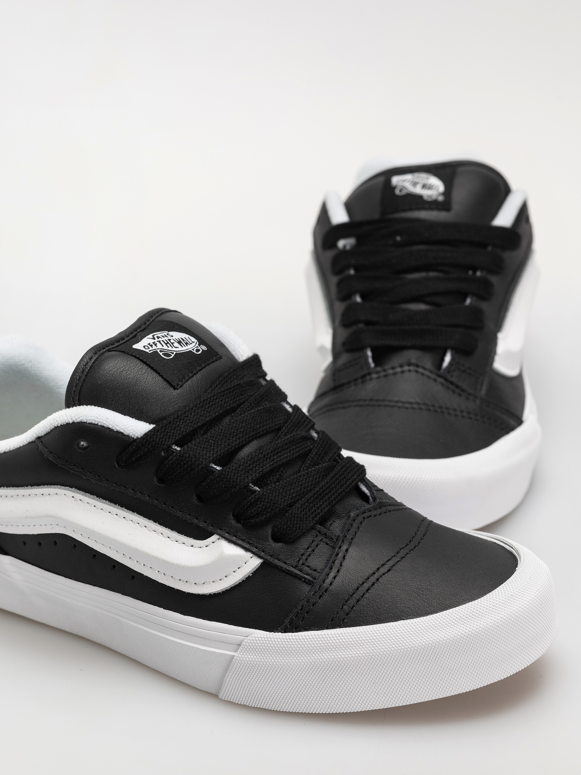 Topánky Vans Knu Skool (black/true whit)