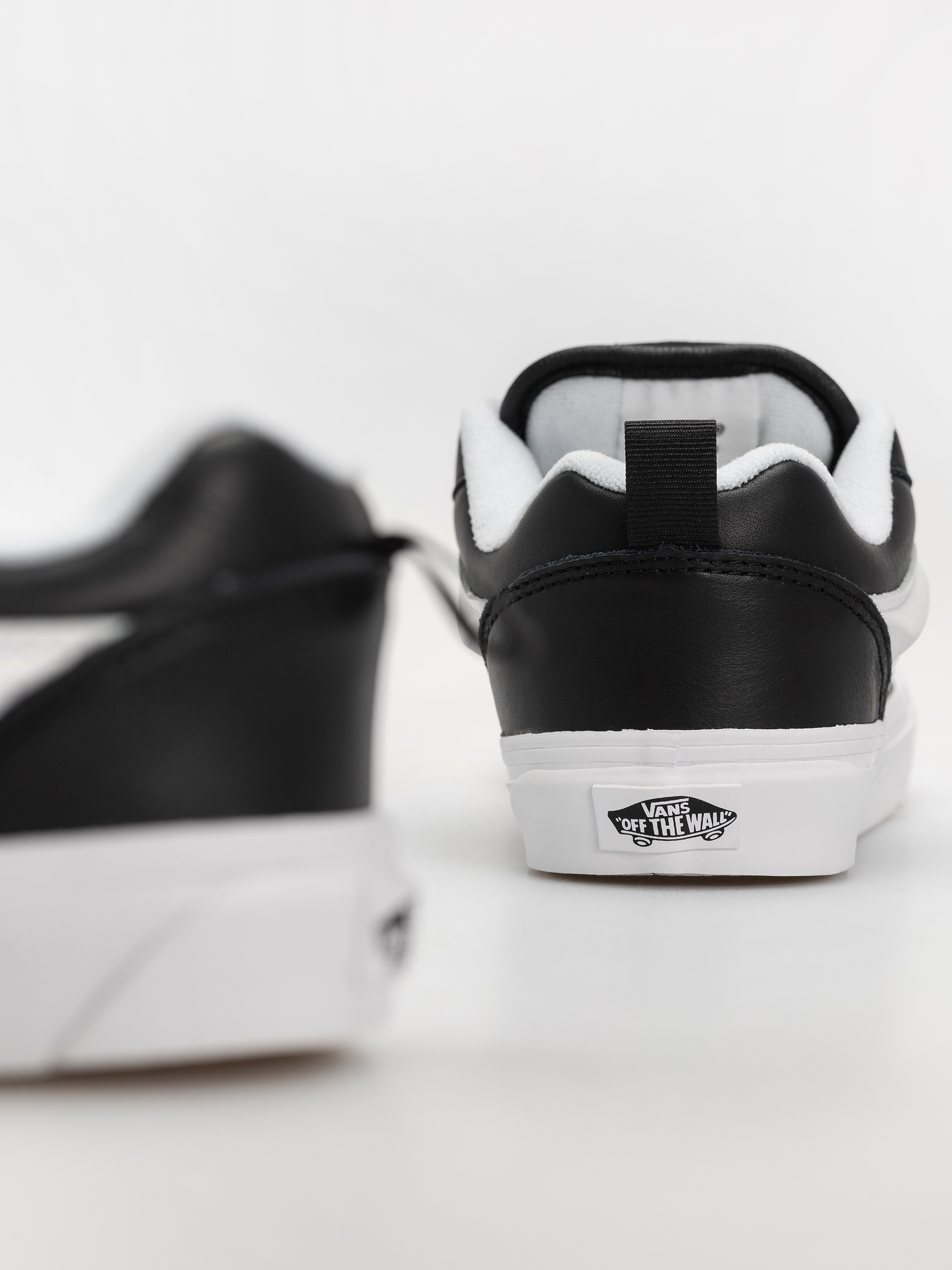 Topánky Vans Knu Skool (black/true whit)