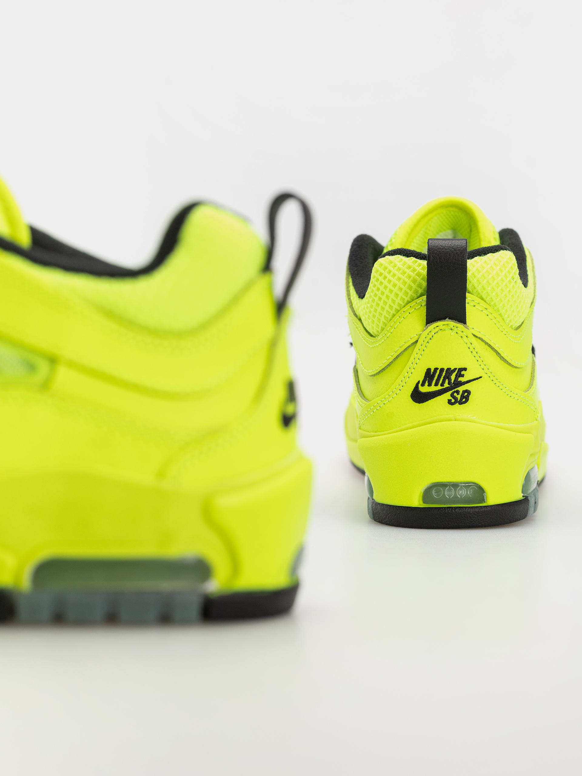 Topánky Nike SB Air Max Ishod Premium (volt/black/volt/black)