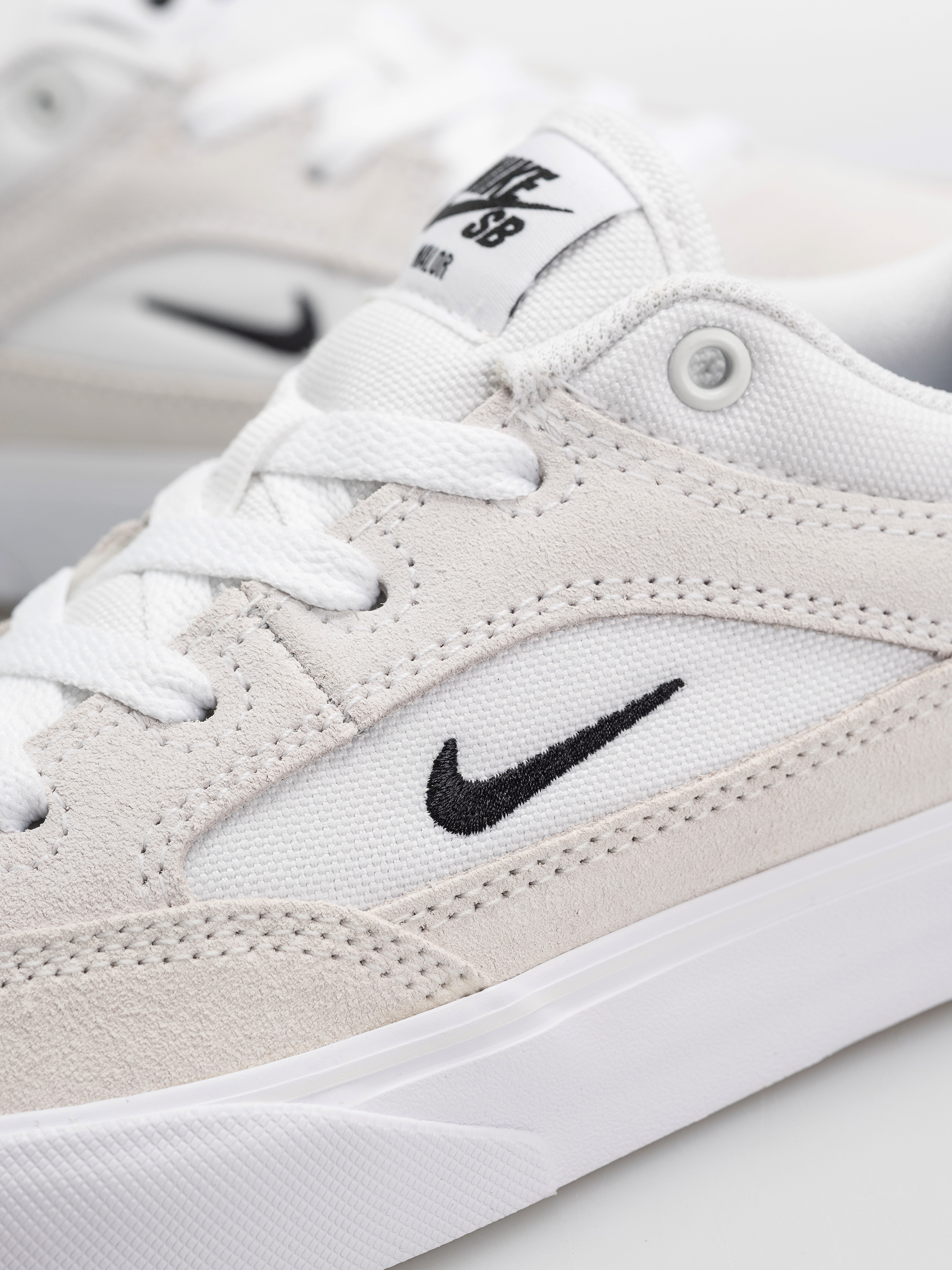Topánky Nike SB Malor (white/black/summit white/gum light brown)