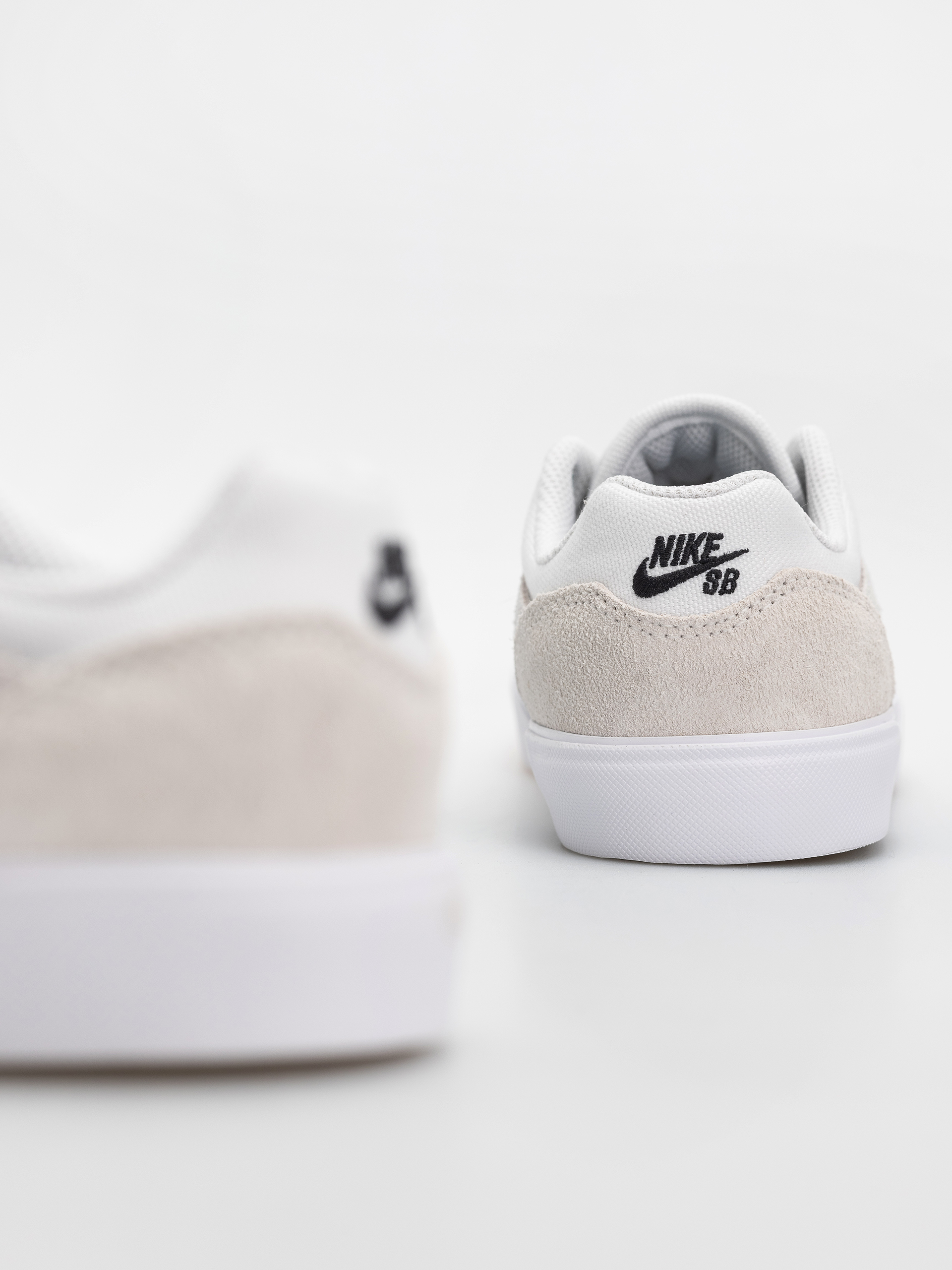 Topánky Nike SB Malor (white/black/summit white/gum light brown)