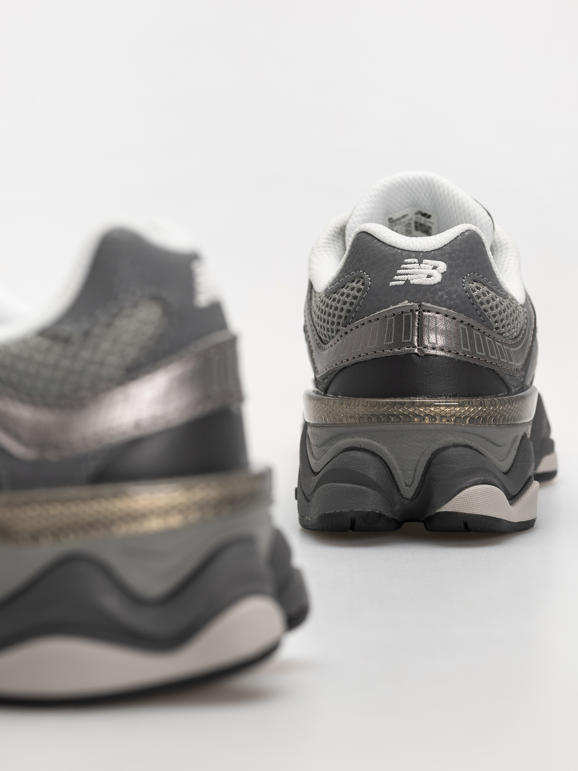 Topánky New Balance 9060 JR (magnet/faded black)