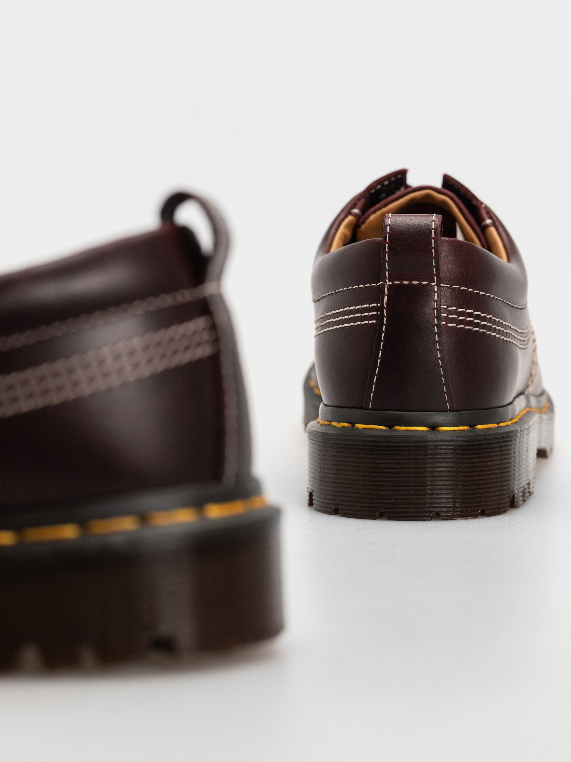 Topánky Dr. Martens Lowell (cherry red orleans)