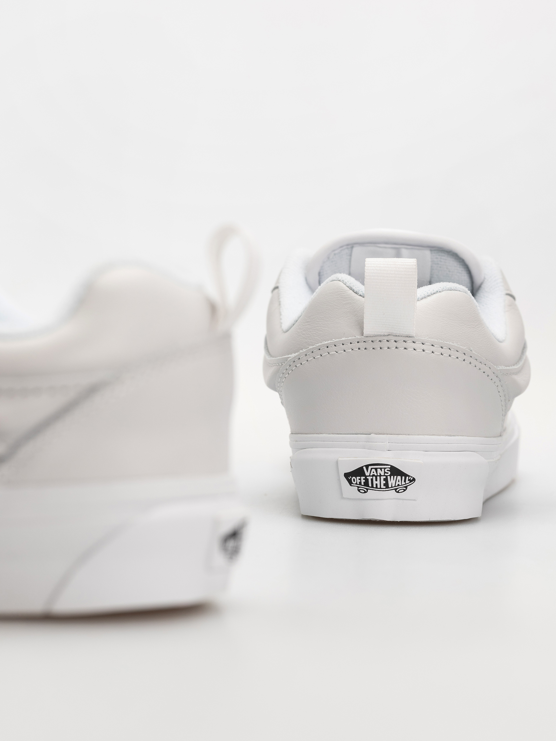 Topánky Vans Knu Skool (true white/true)