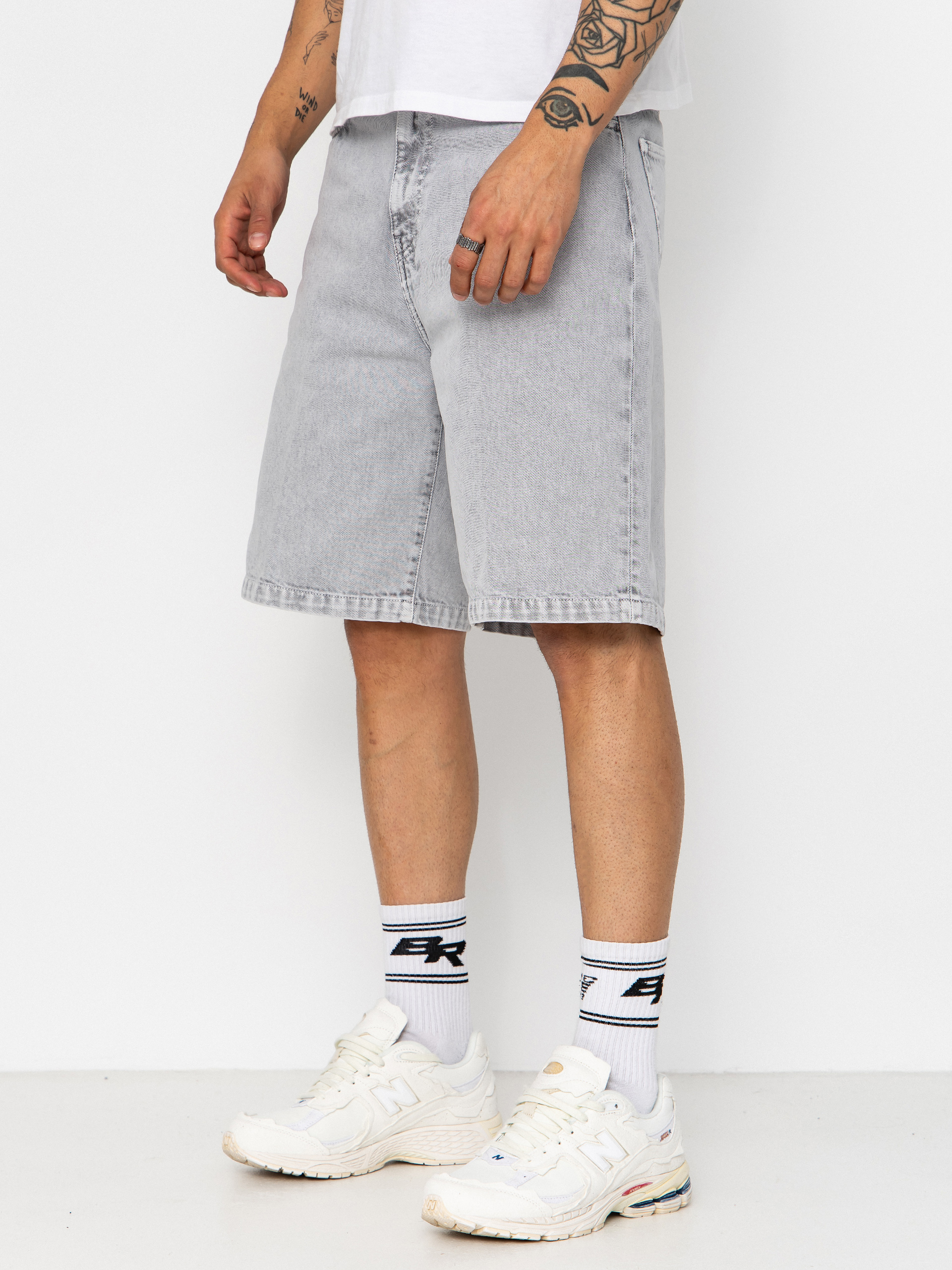 Kraťasy Carhartt WIP Landon (black chalk wash)