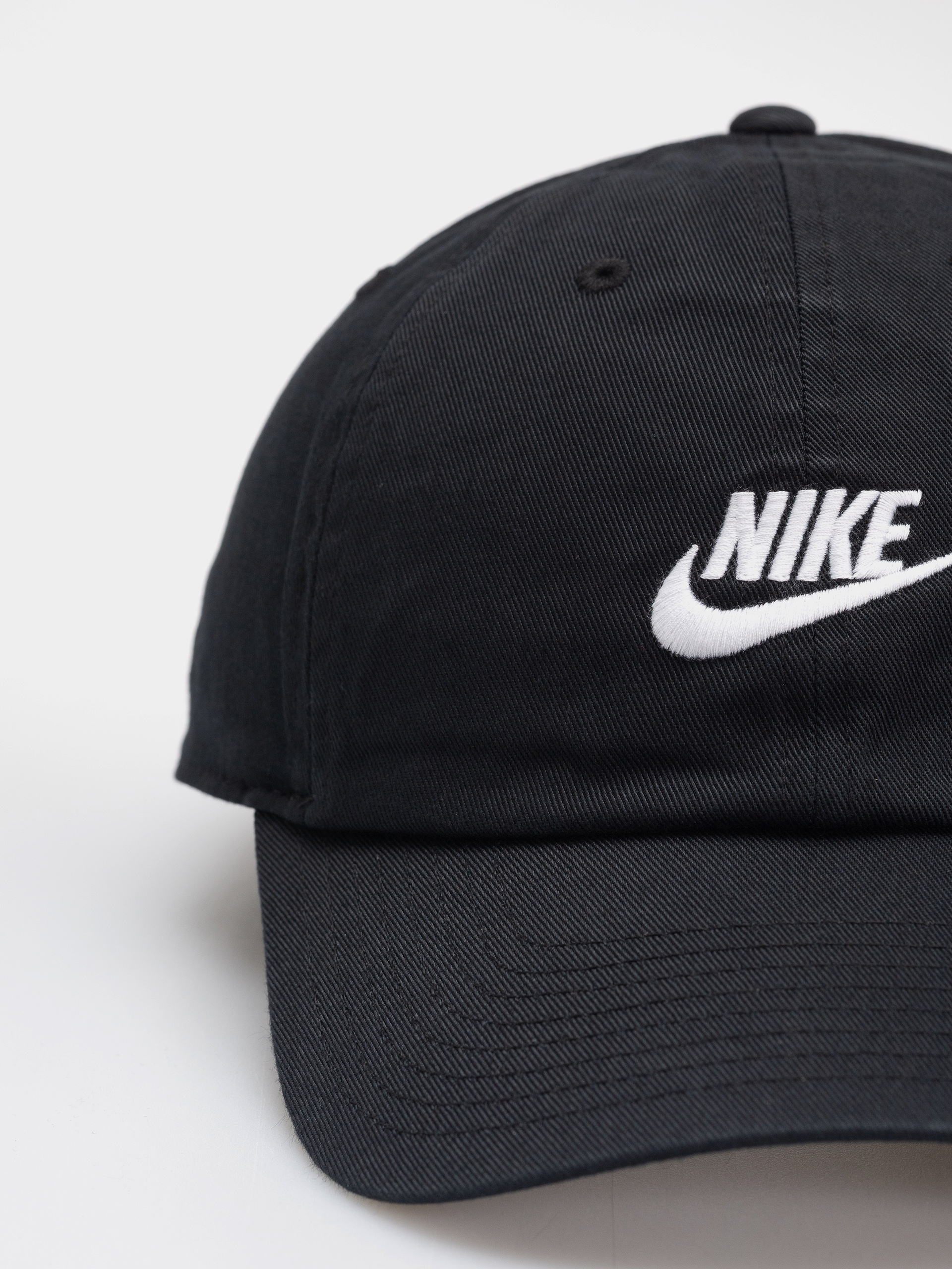 Šiltovka Nike SB Club (black/white)