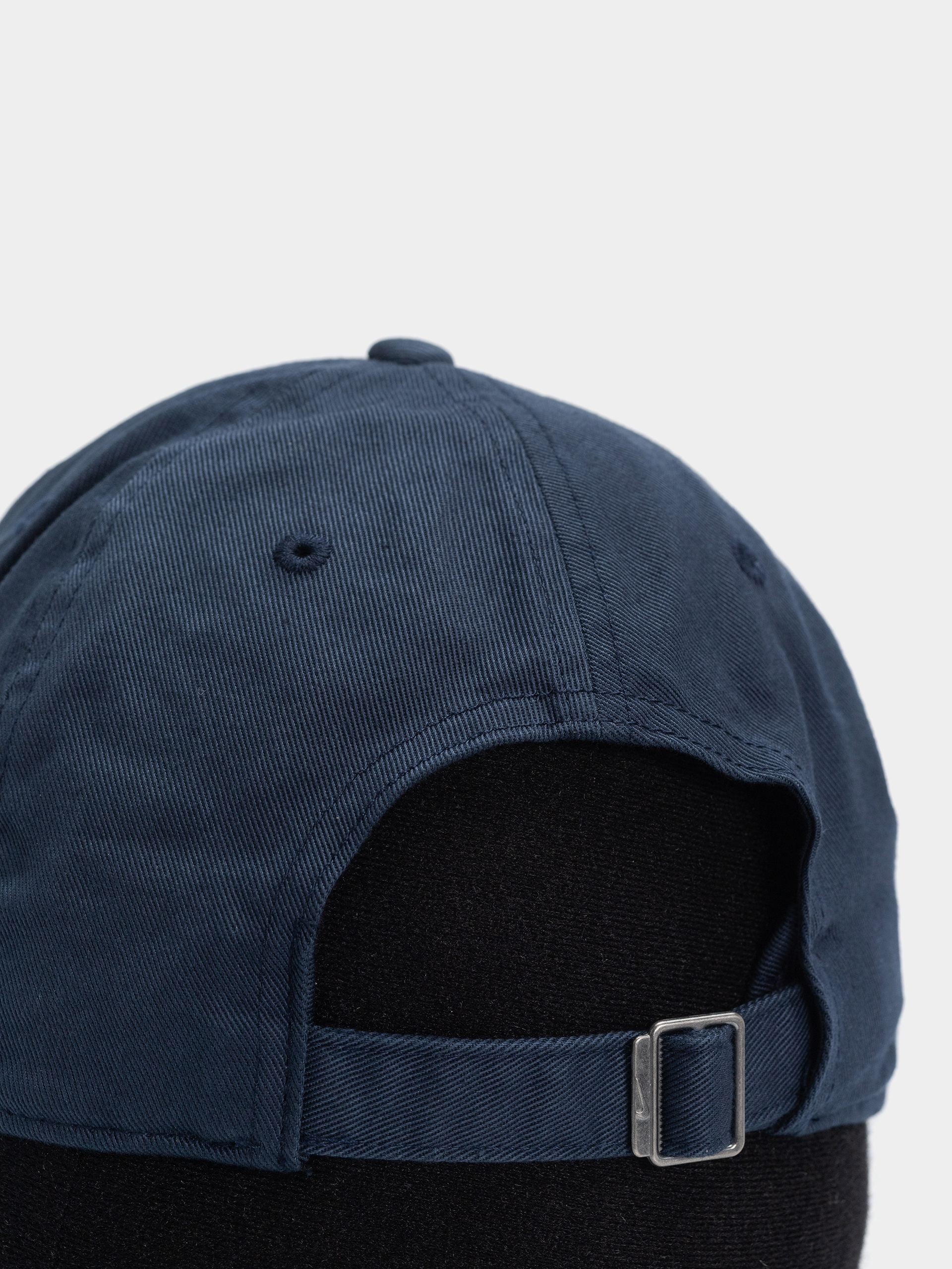 Šiltovka Nike SB Club (obsidian/white)