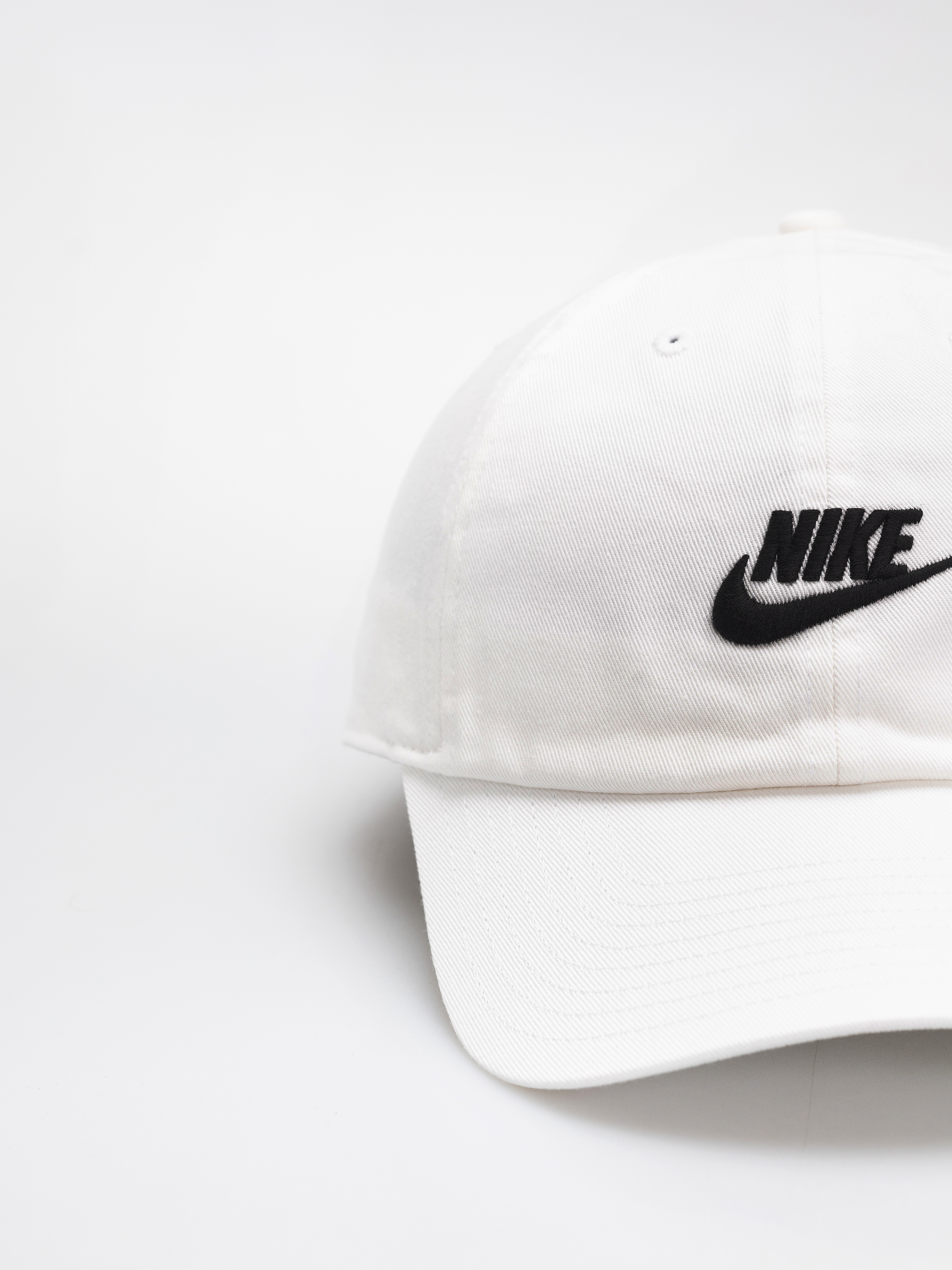 Šiltovka Nike SB Club (white/black)