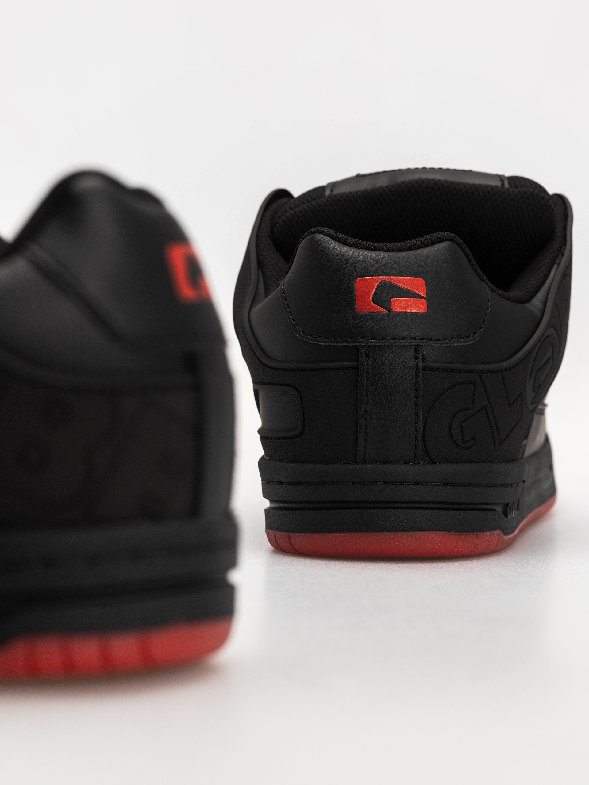 Topánky Globe Tilt (black/red/charcoal)