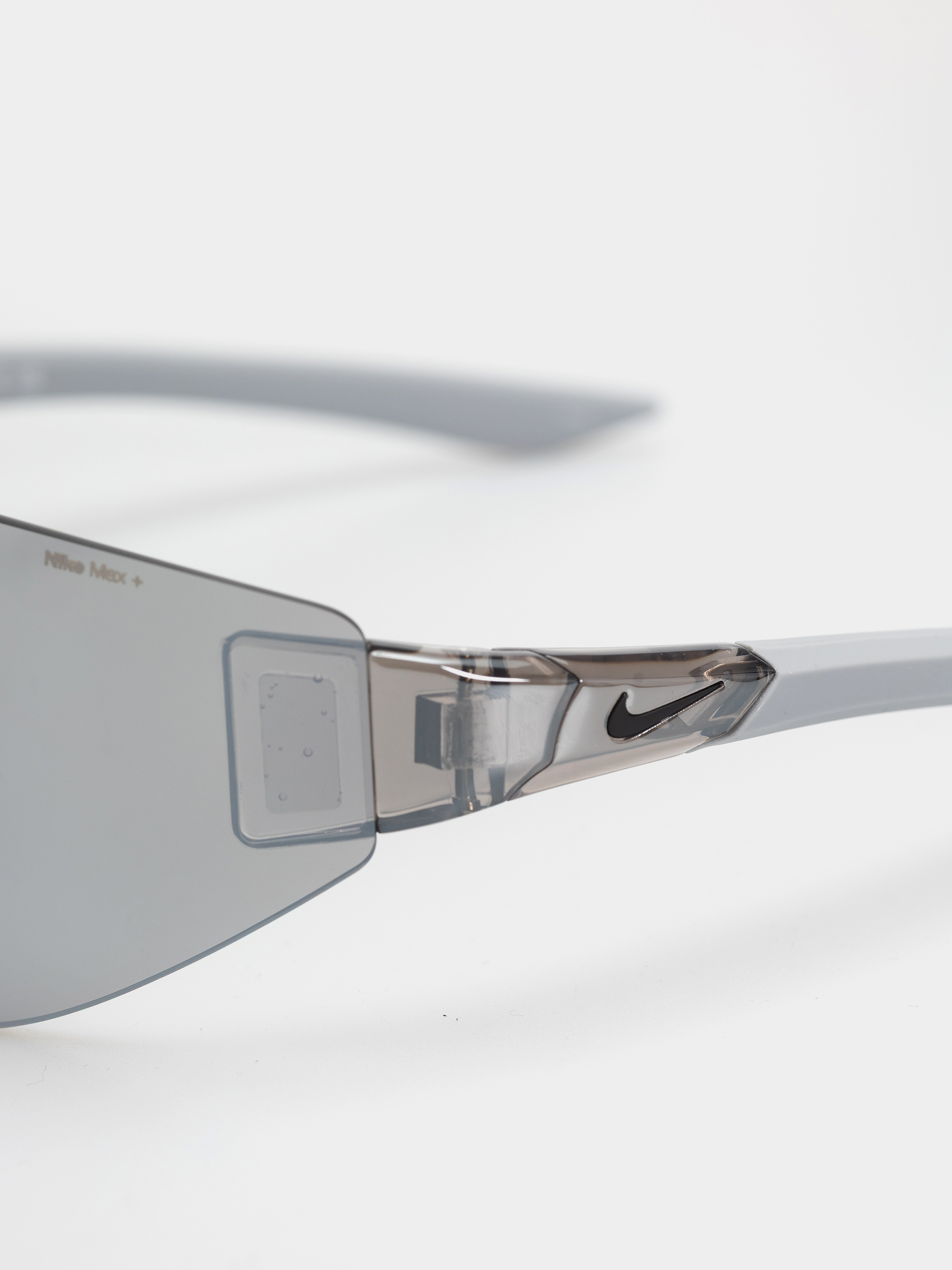Slnečné okuliare Nike Athena Edge (wolf grey/chrome mirror)