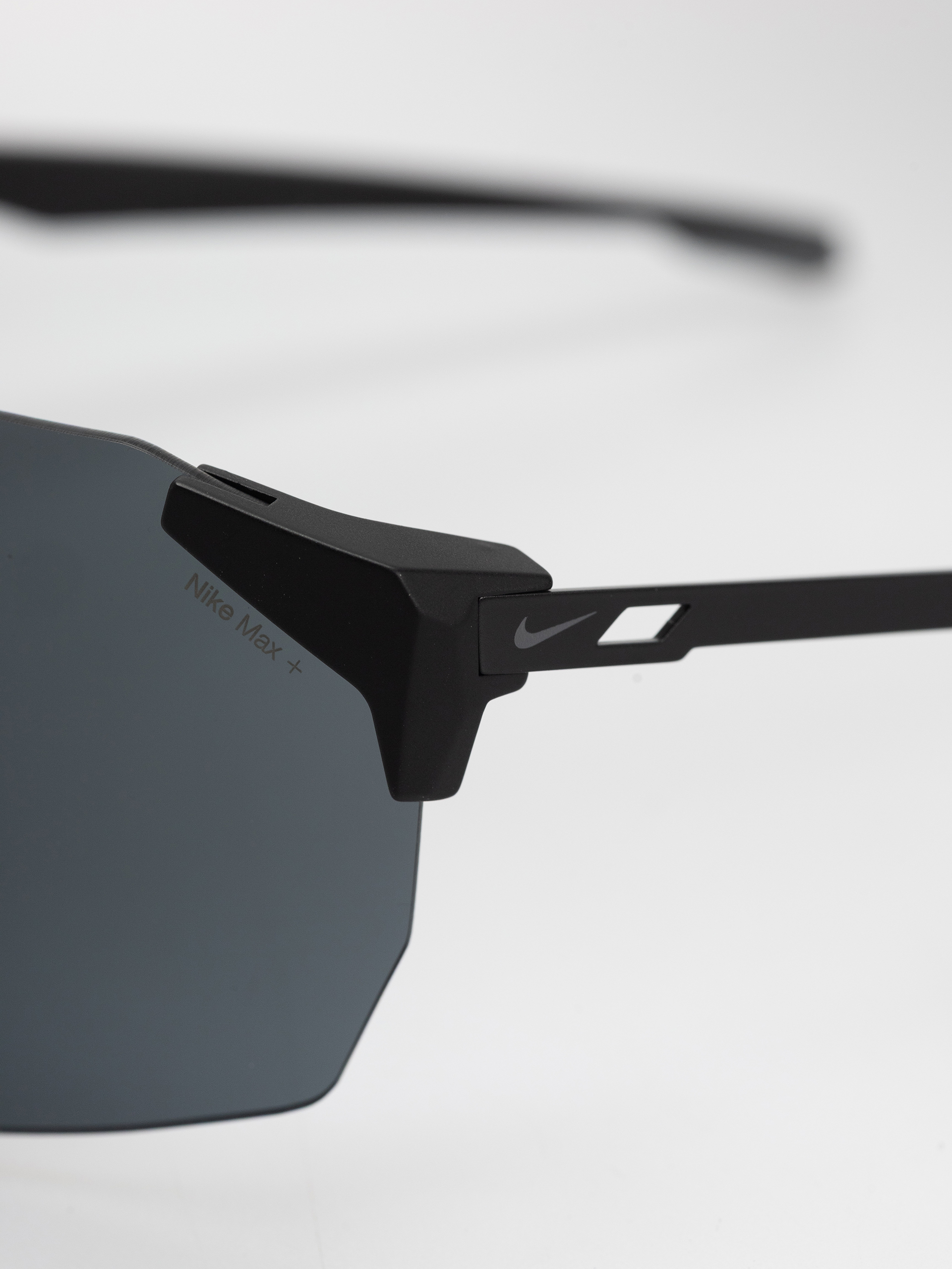 Slnečné okuliare Nike Limitless Shield (matte black/grey)