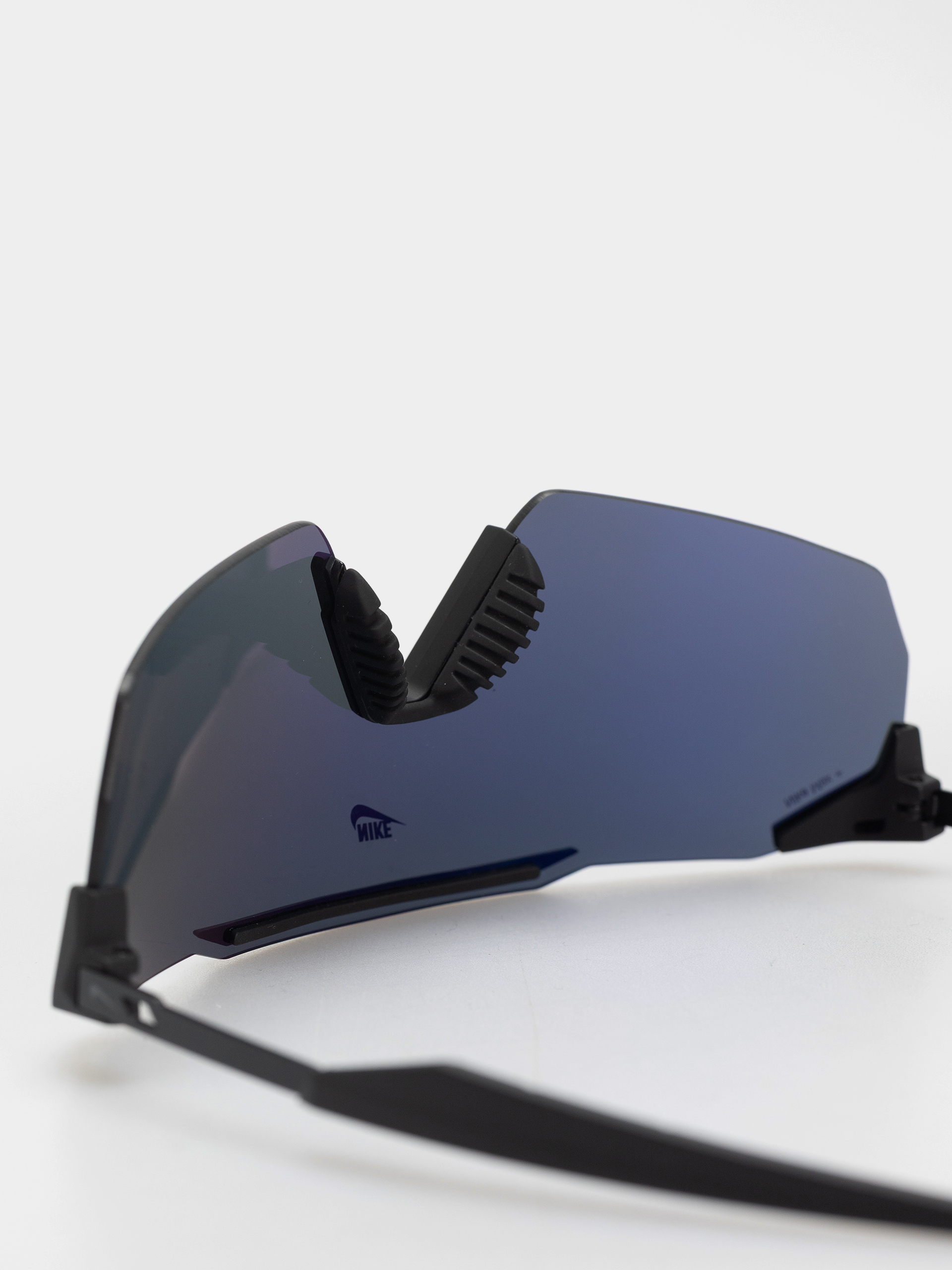 Slnečné okuliare Nike Limitless Shield (matte black/grey)